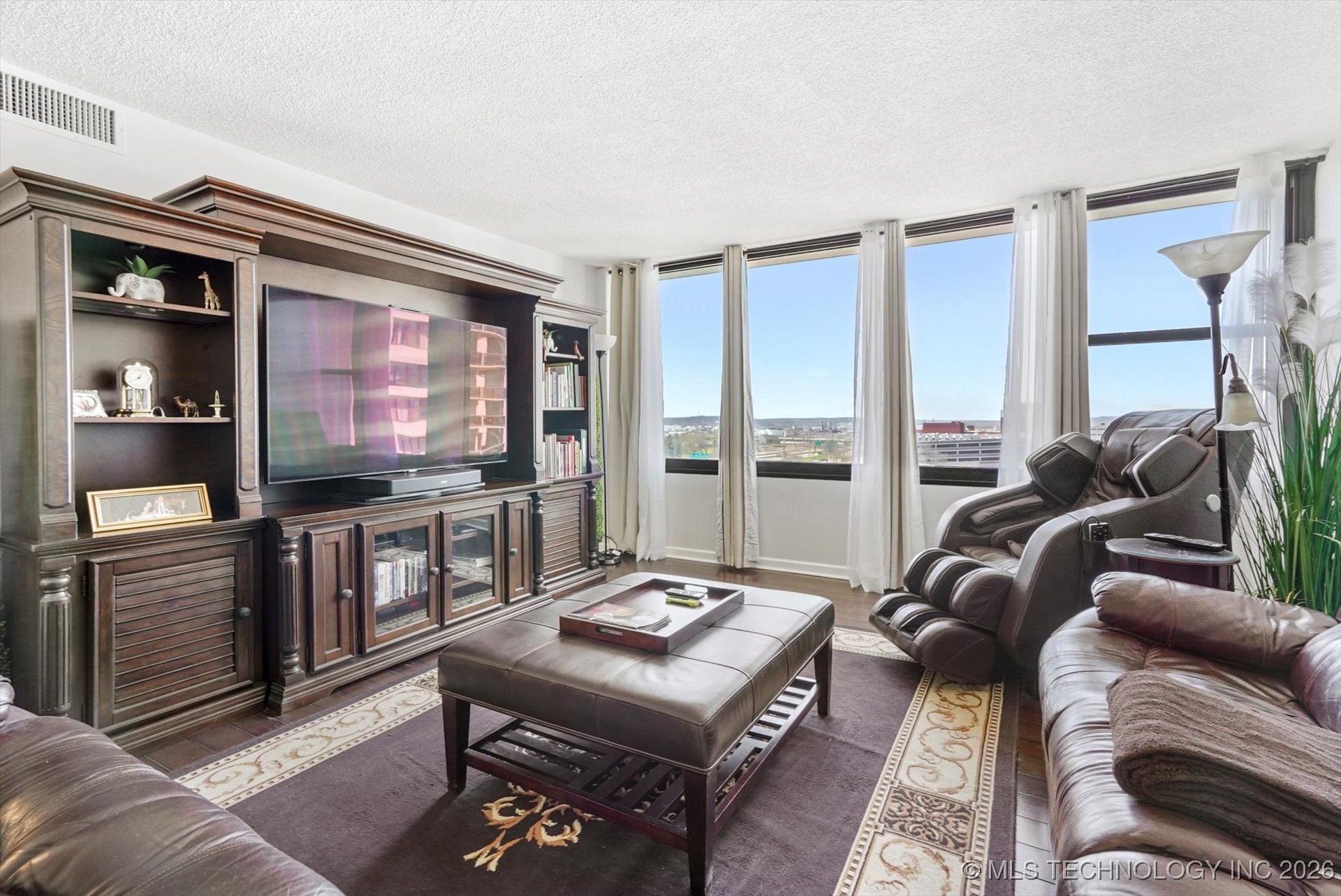 410 W 7th Street 1023 Property Photo 6