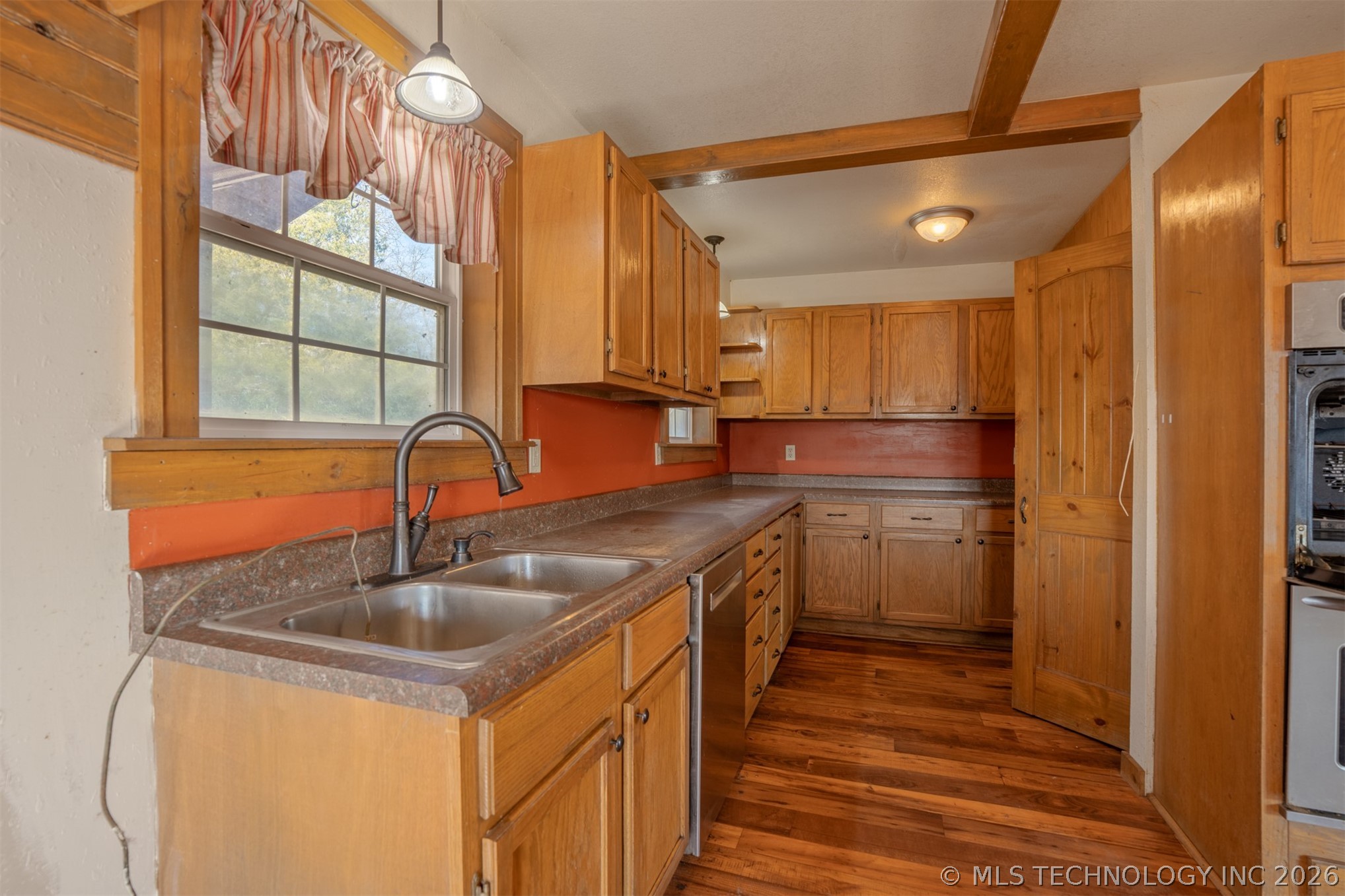 376121 E 1140 Property Photo 10