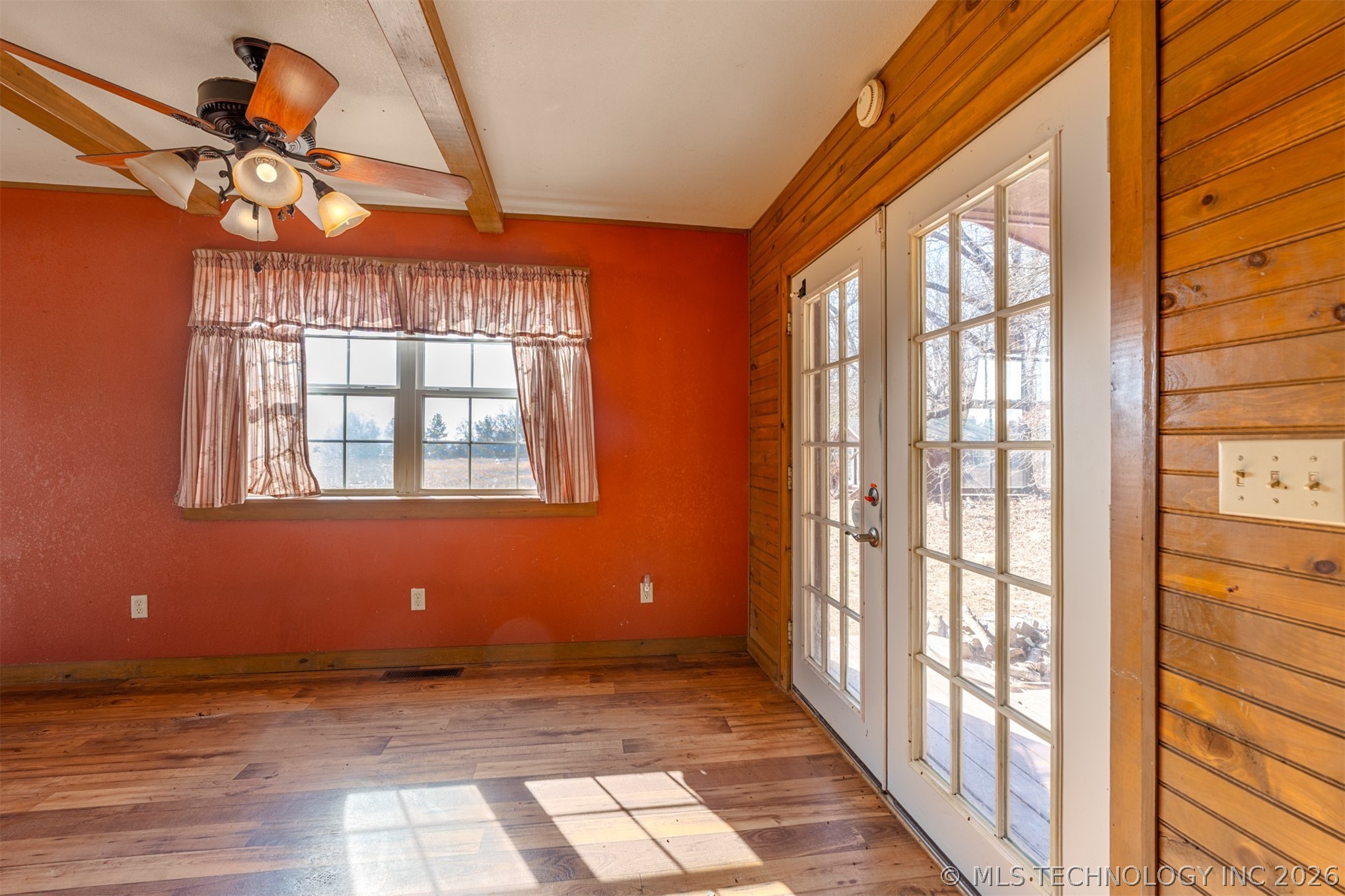 376121 E 1140 Property Photo 12