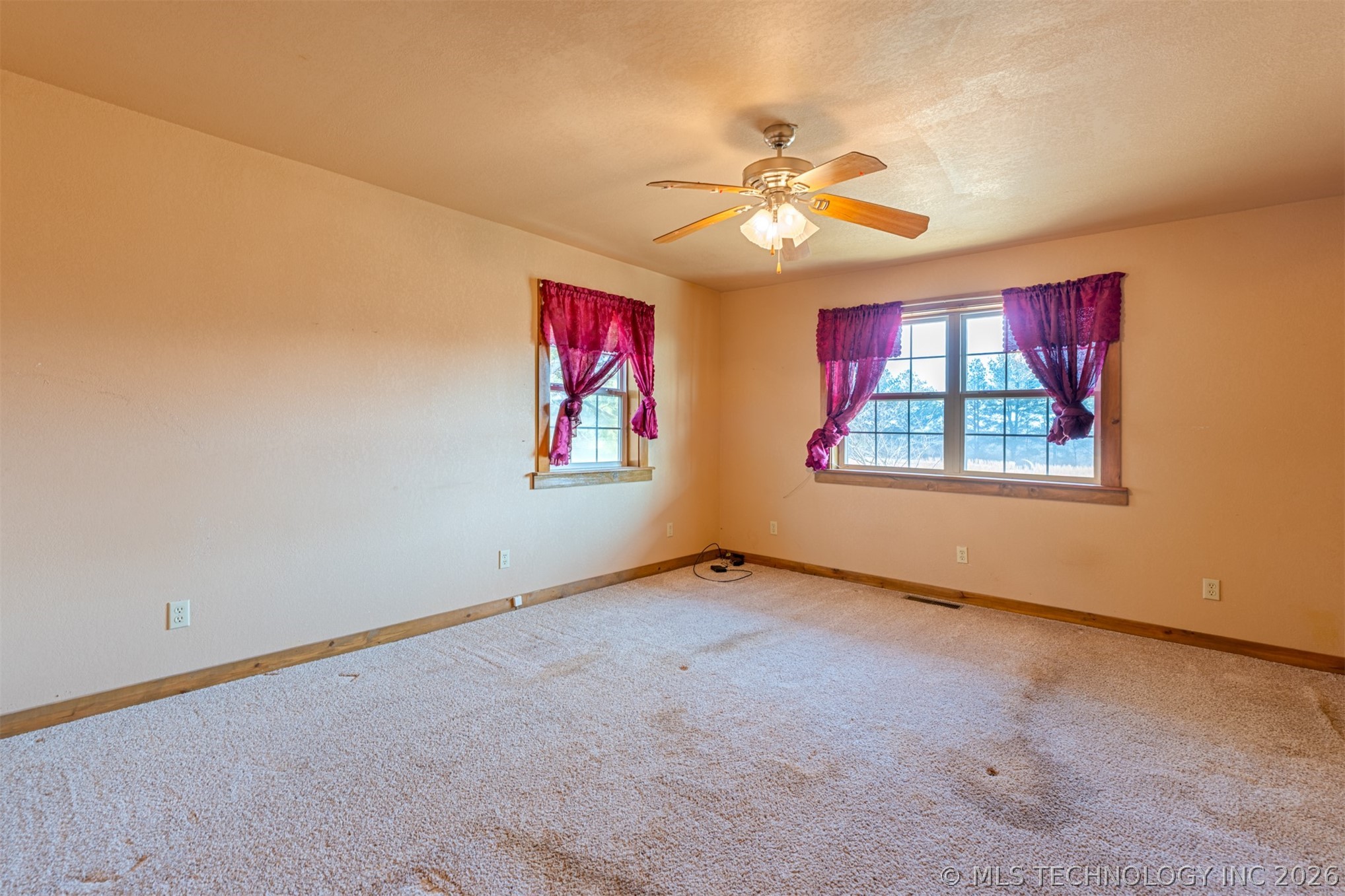 376121 E 1140 Property Photo 15