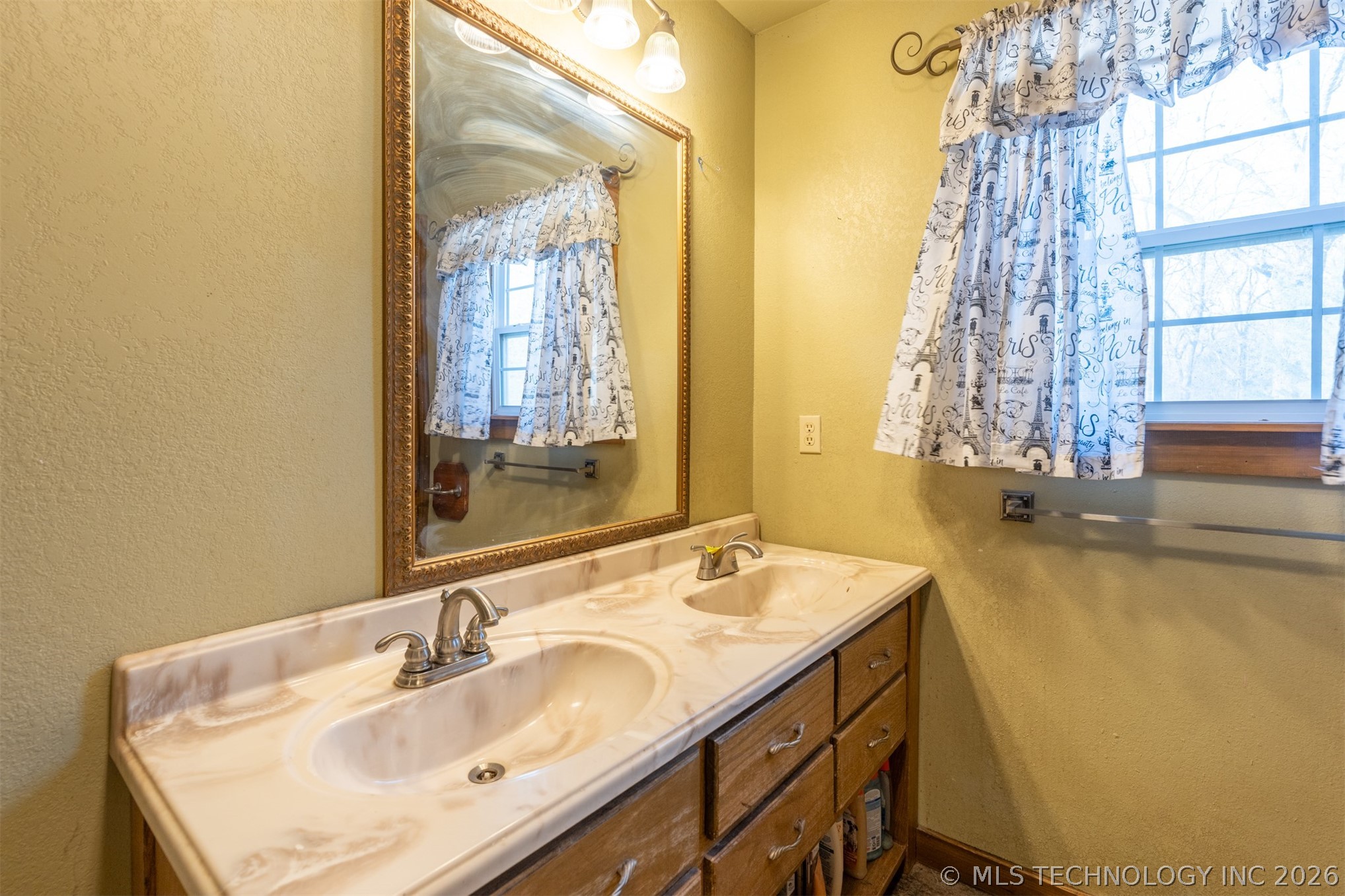 376121 E 1140 Property Photo 18