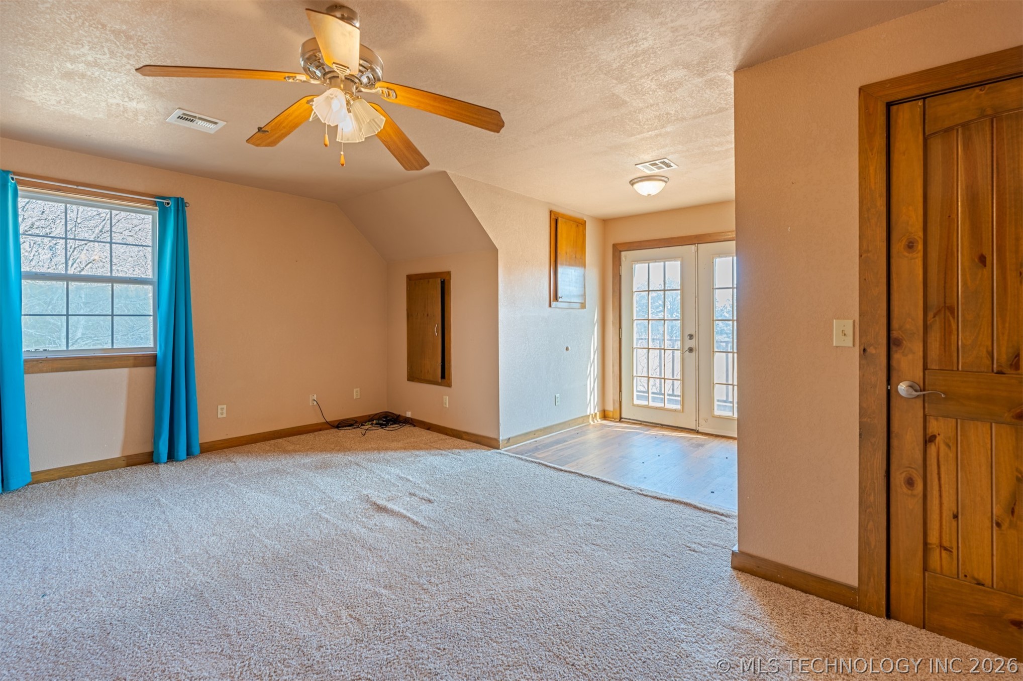 376121 E 1140 Property Photo 22