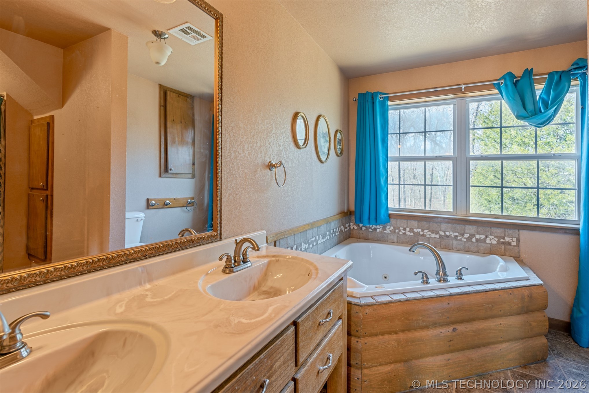 376121 E 1140 Property Photo 25