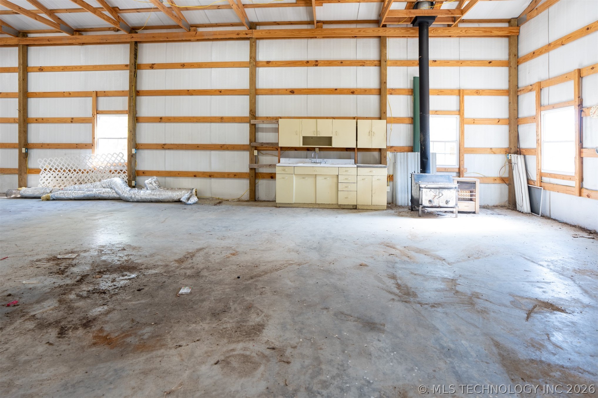 376121 E 1140 Property Photo 33
