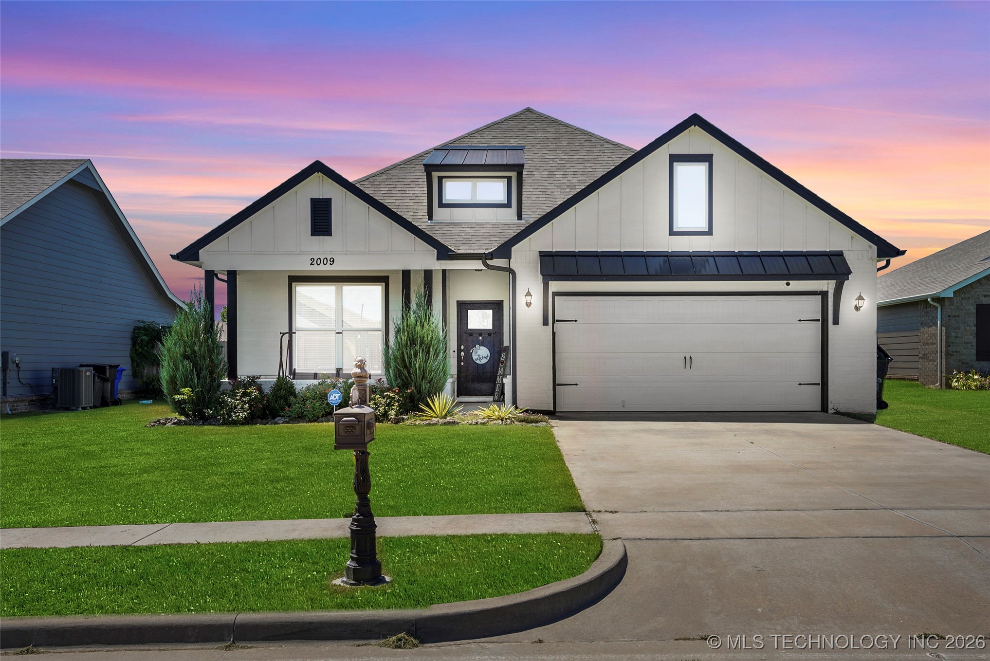 2009 W Huntsville Court Property Photo 1