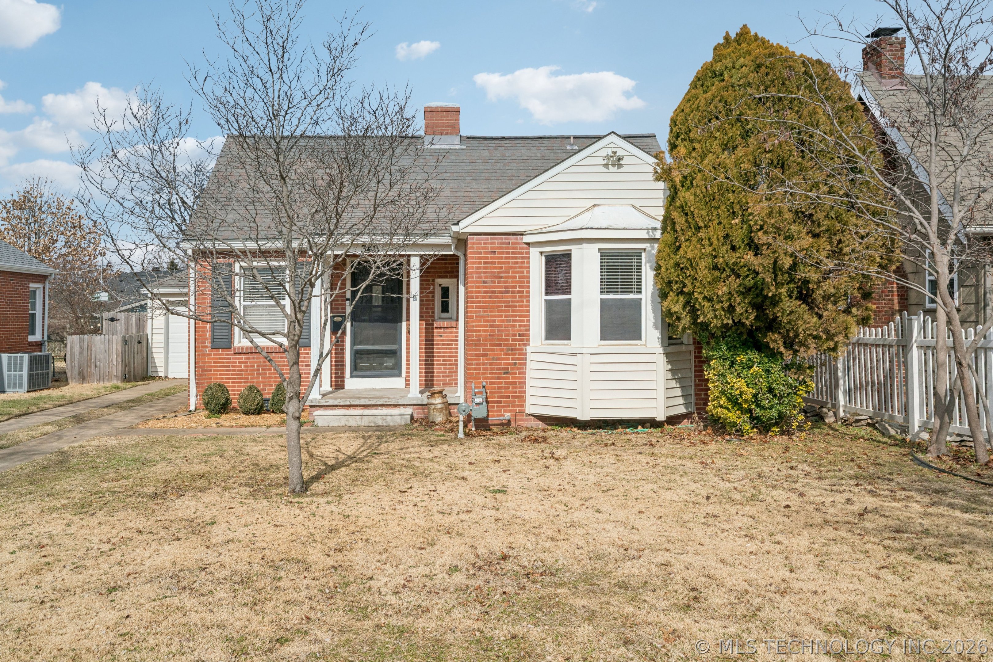 3415 E 13th Street Property Photo 2