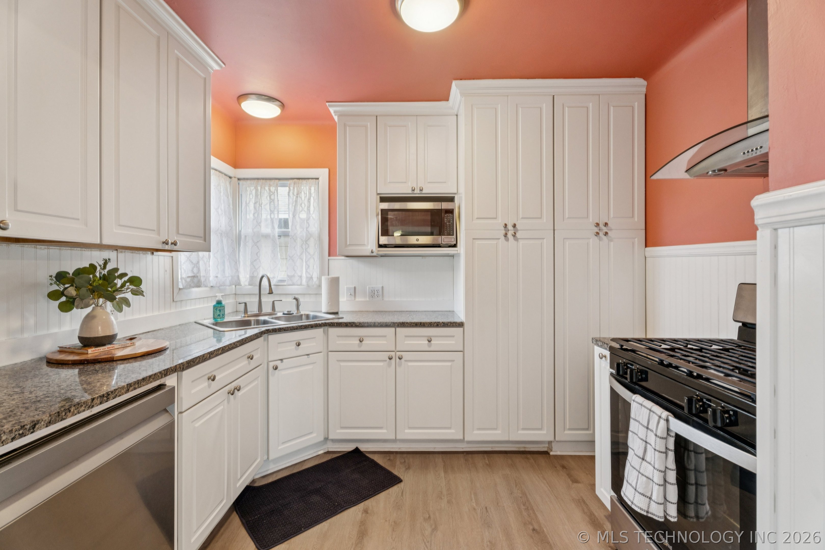 3415 E 13th Street Property Photo 10