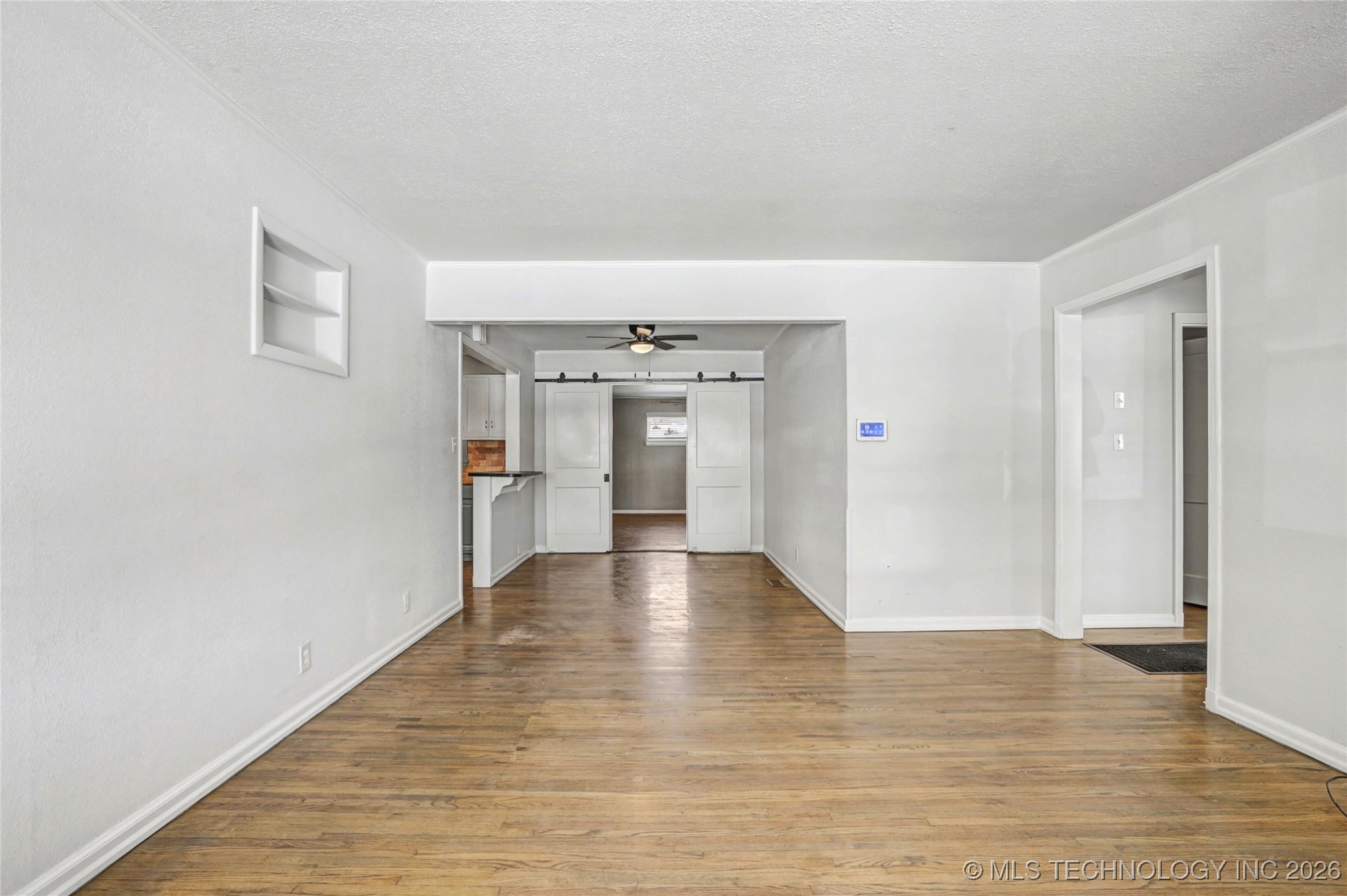 261 E 45th Court Property Photo 3