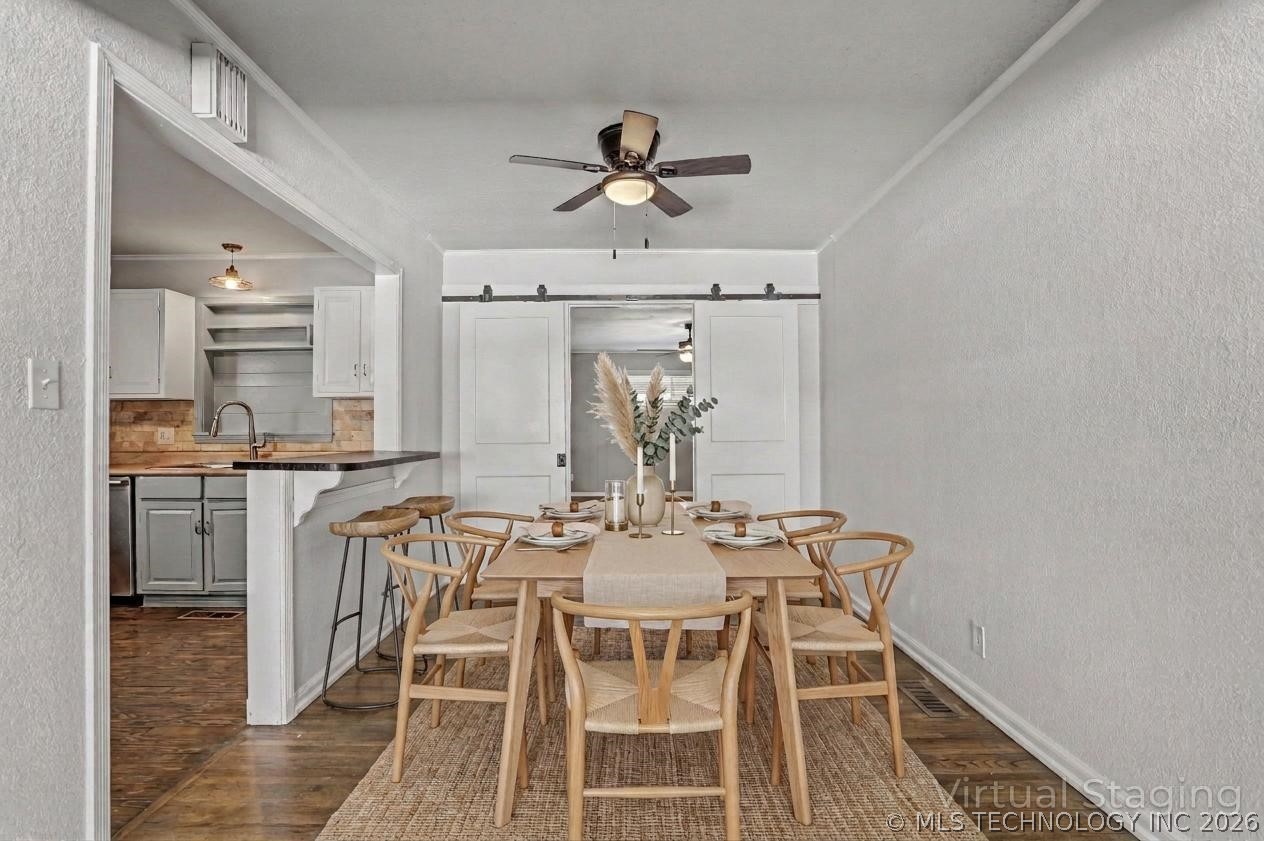 261 E 45th Court Property Photo 6