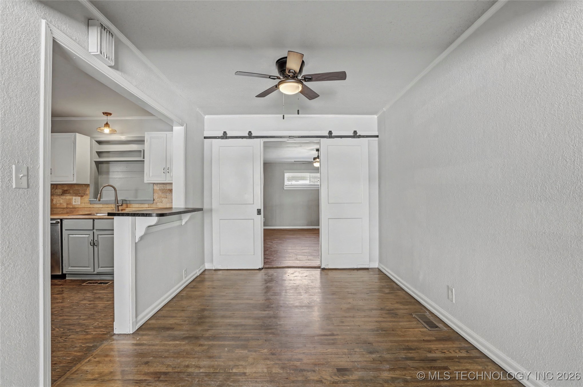 261 E 45th Court Property Photo 7