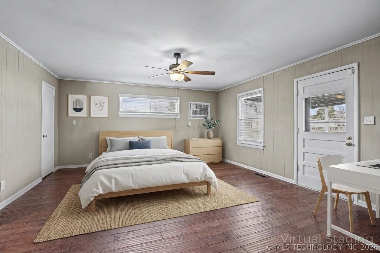 261 E 45th Court Property Photo 8