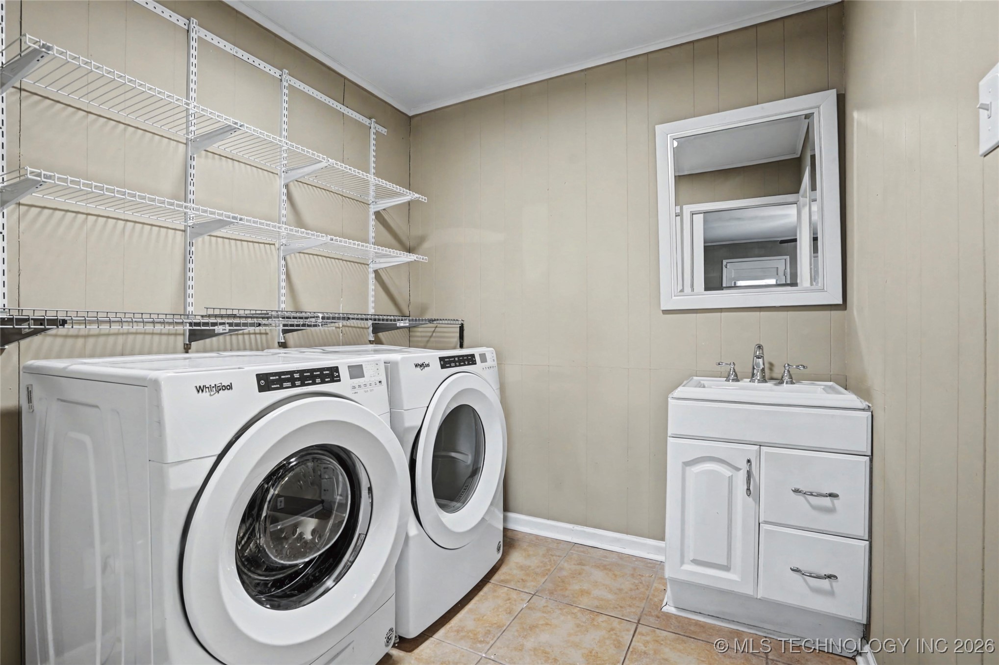 261 E 45th Court Property Photo 10