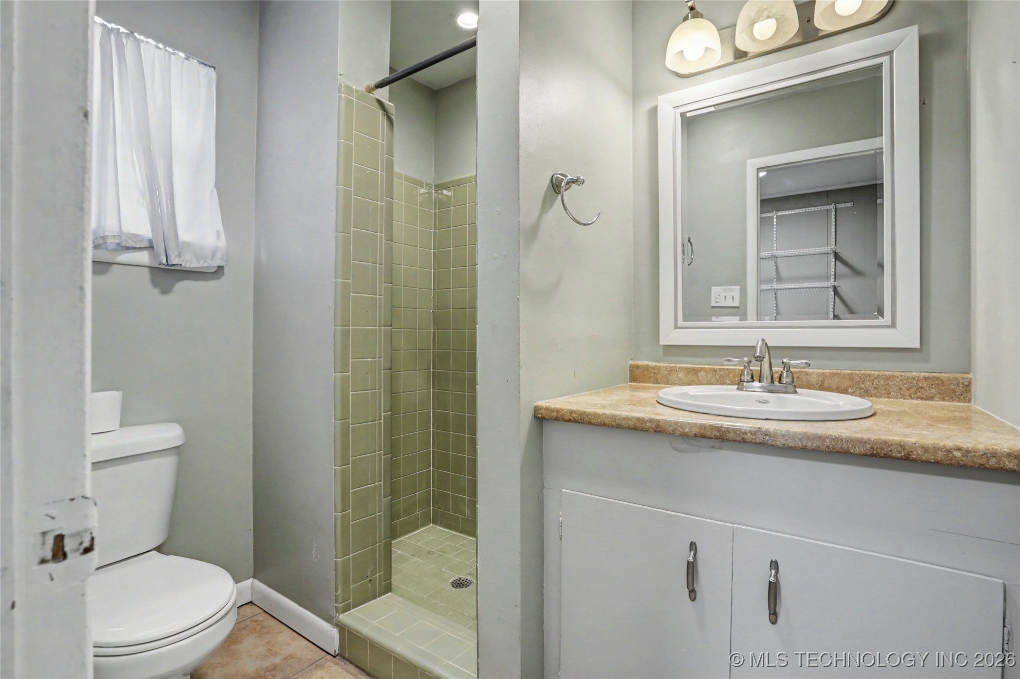 261 E 45th Court Property Photo 11