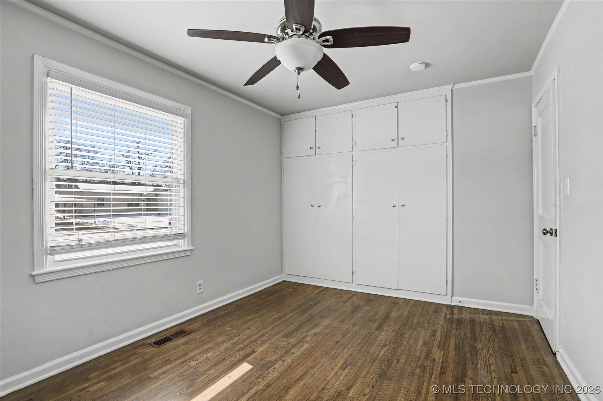 261 E 45th Court Property Photo 17