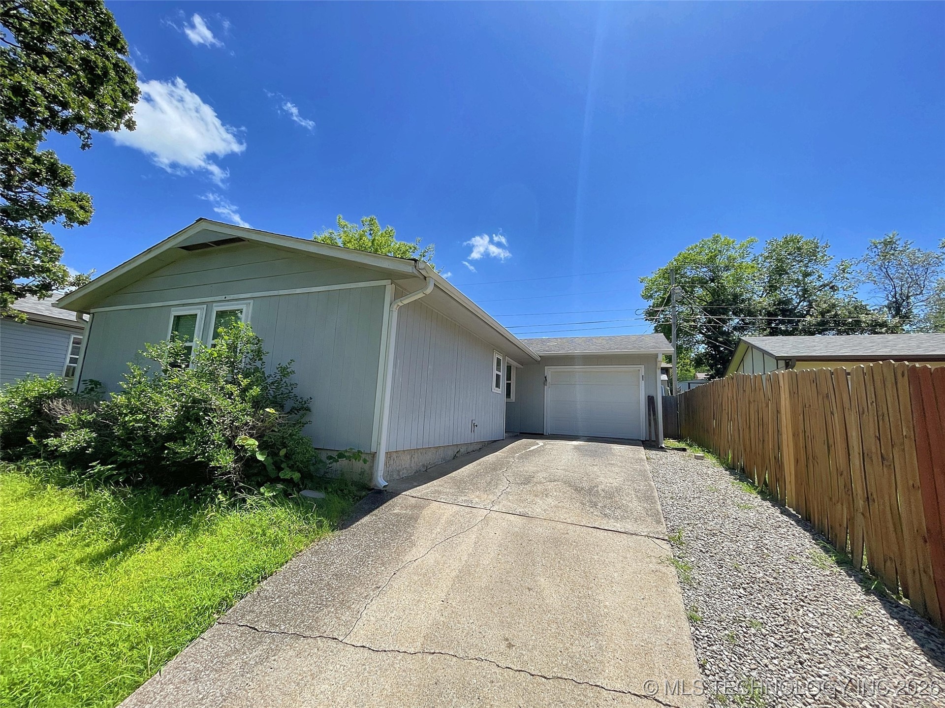 511 W Allen Road Property Photo 1