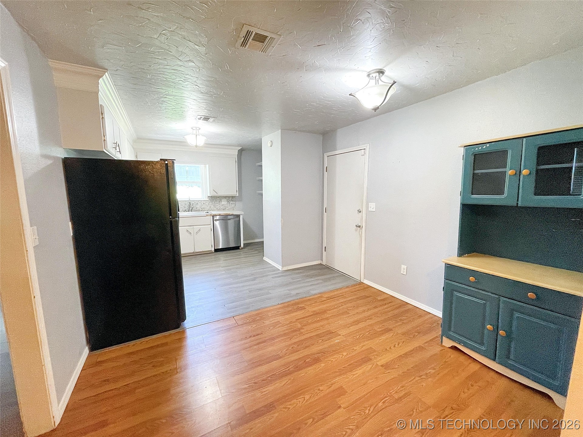 511 W Allen Road Property Photo 2