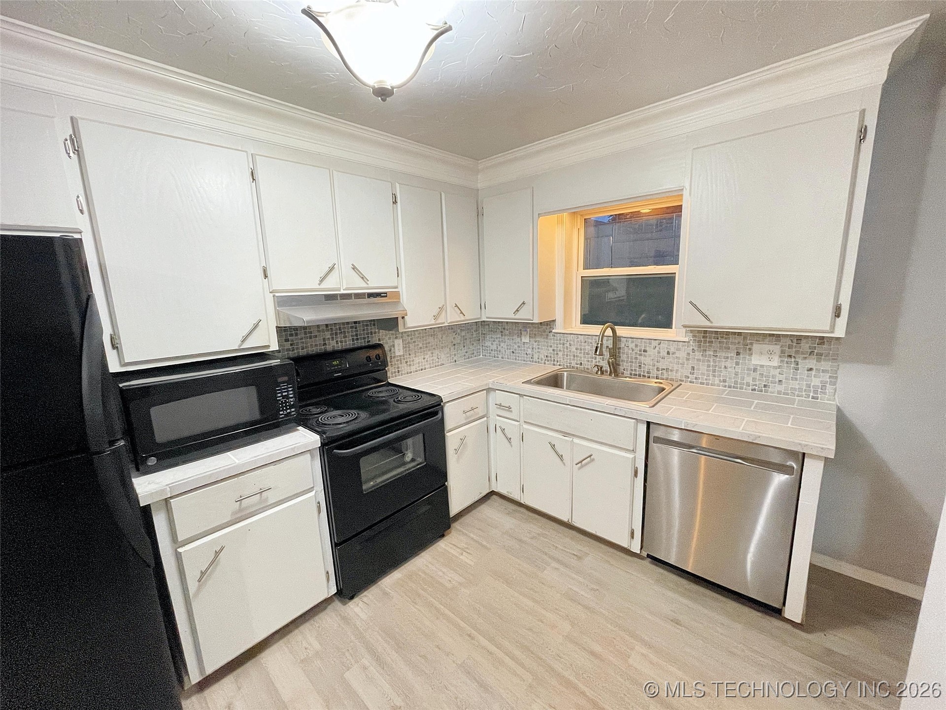 511 W Allen Road Property Photo 4