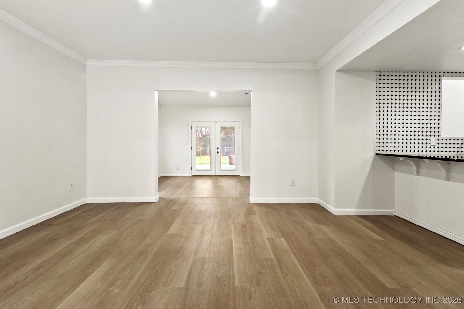 2416 S Elder Avenue Property Photo 7