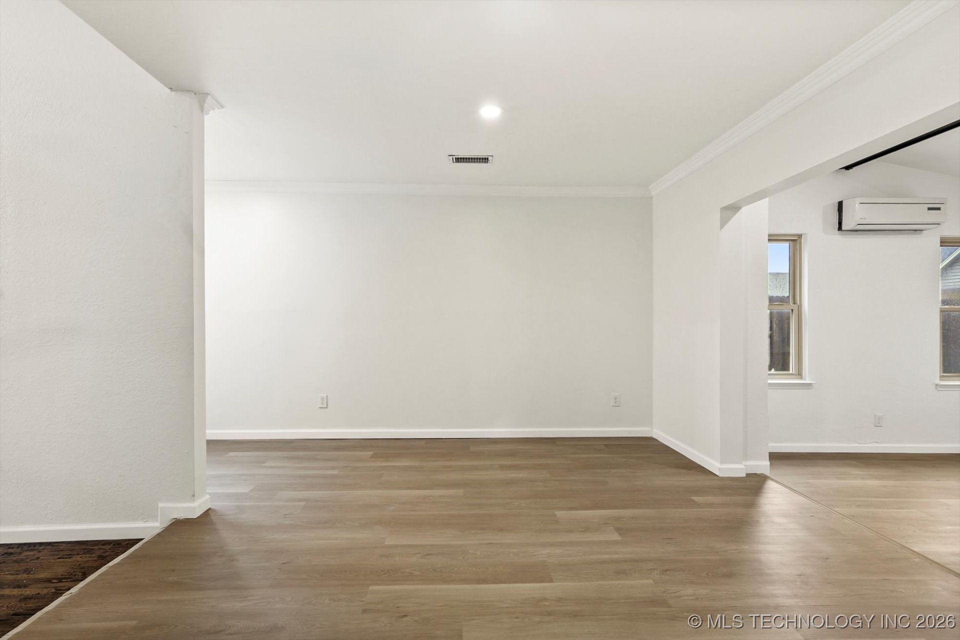 2416 S Elder Avenue Property Photo 8