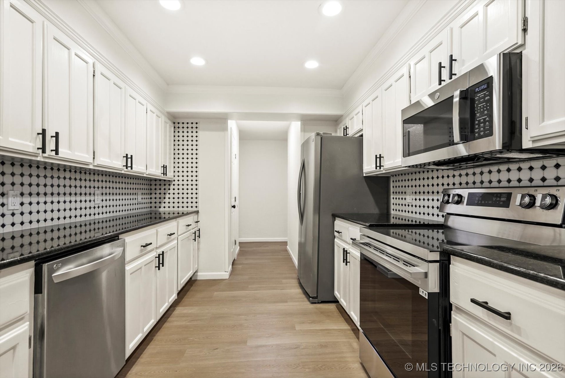 2416 S Elder Avenue Property Photo 14