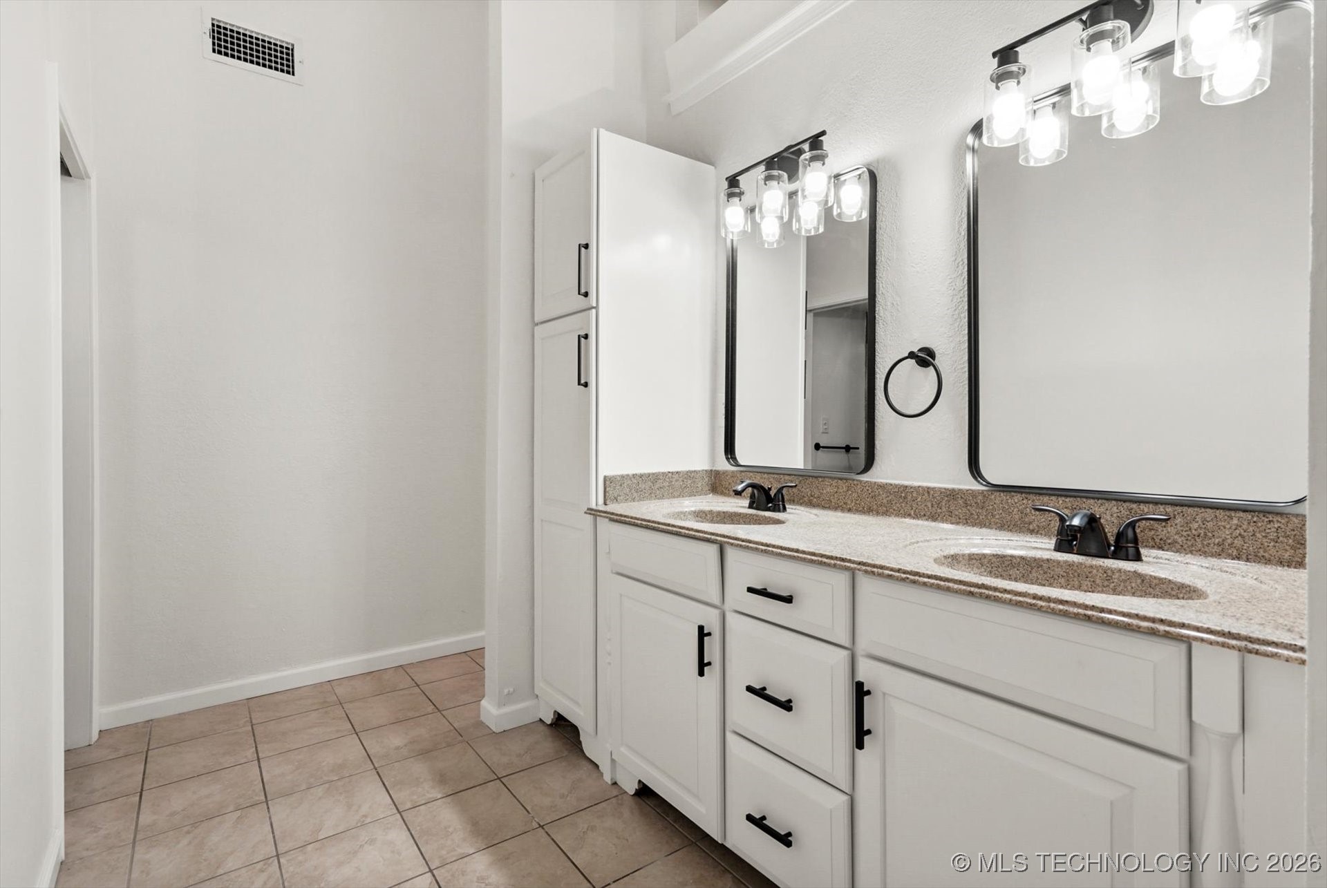 2416 S Elder Avenue Property Photo 19