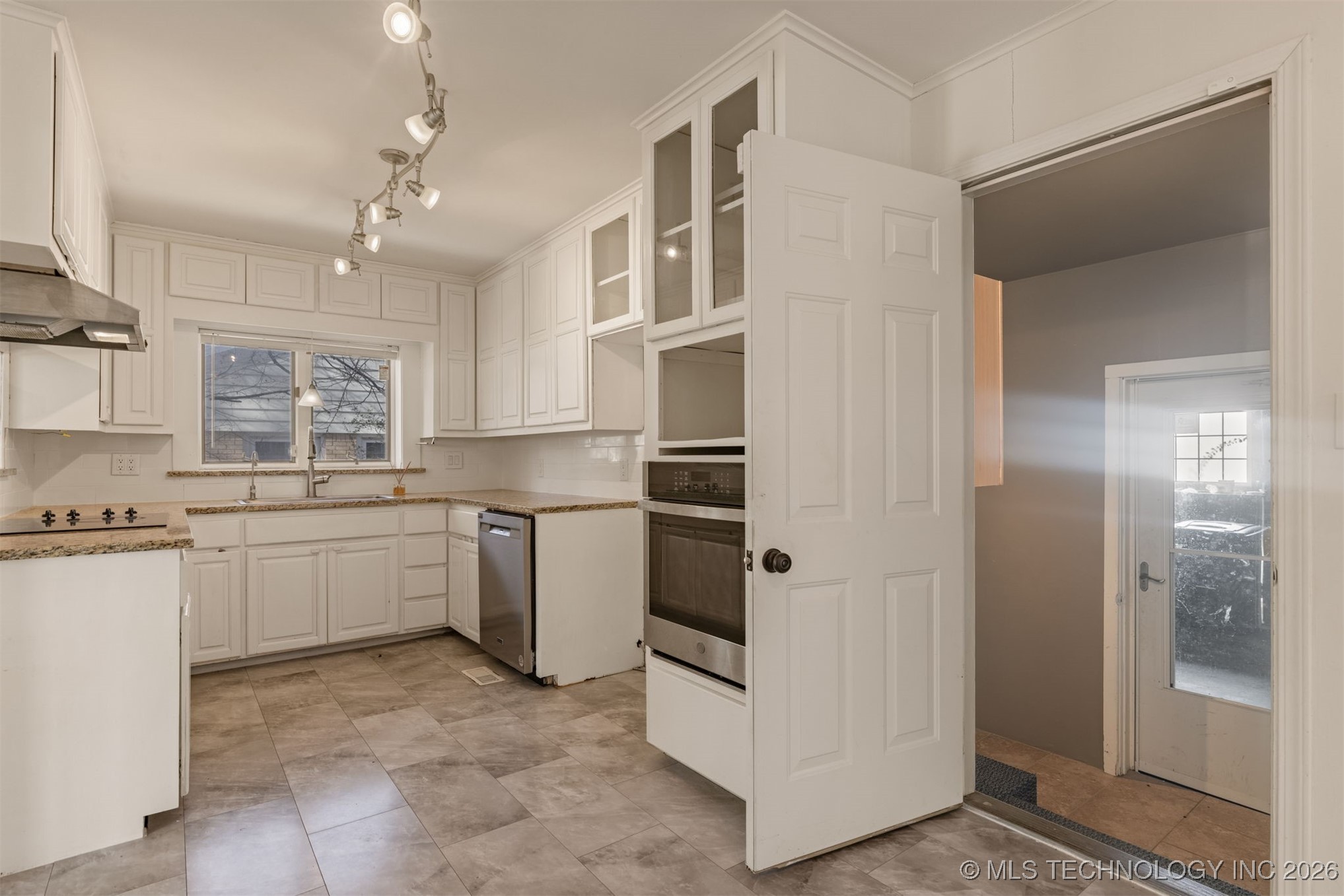 4416 E 58th Place Property Photo 13