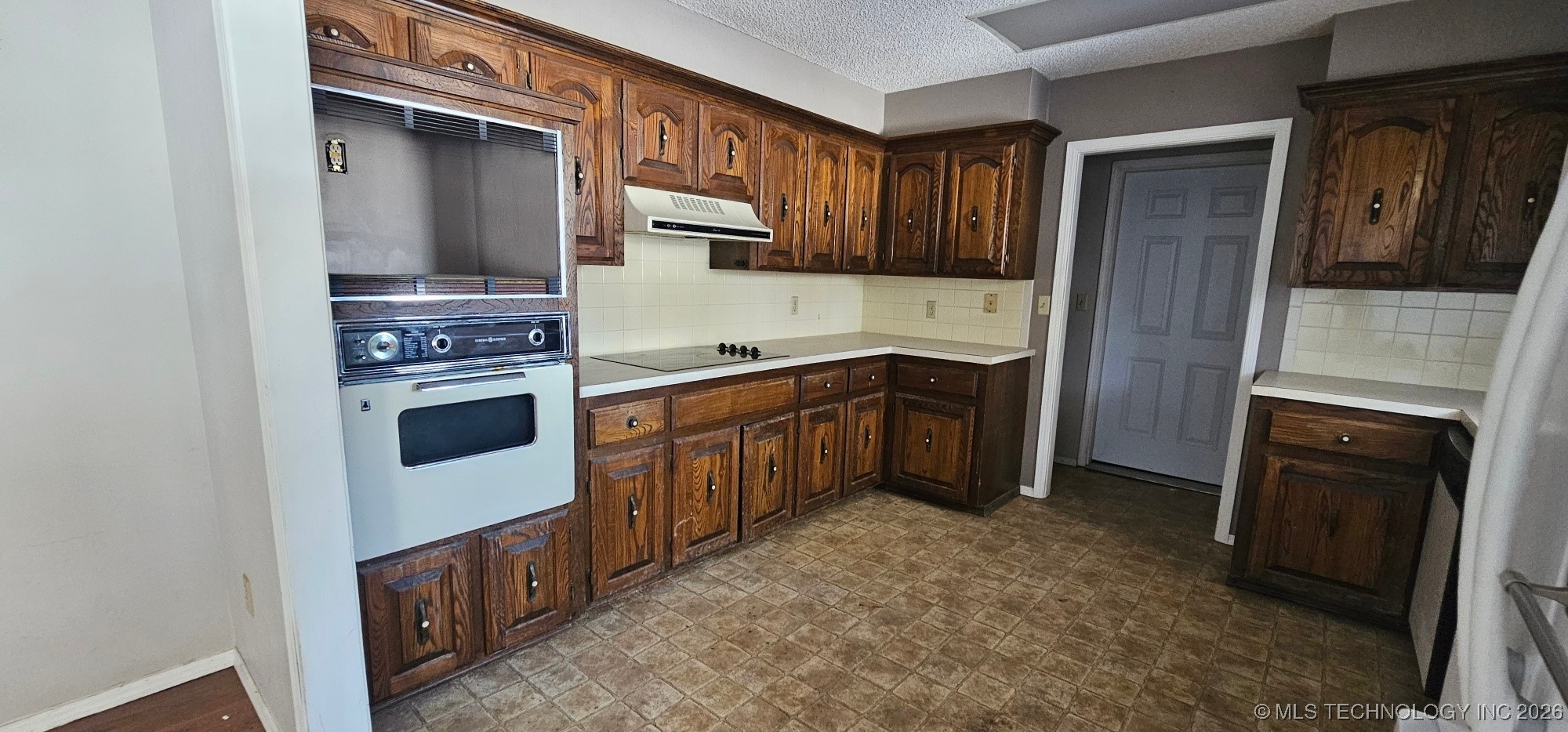 21959 Branson Road Property Photo 7