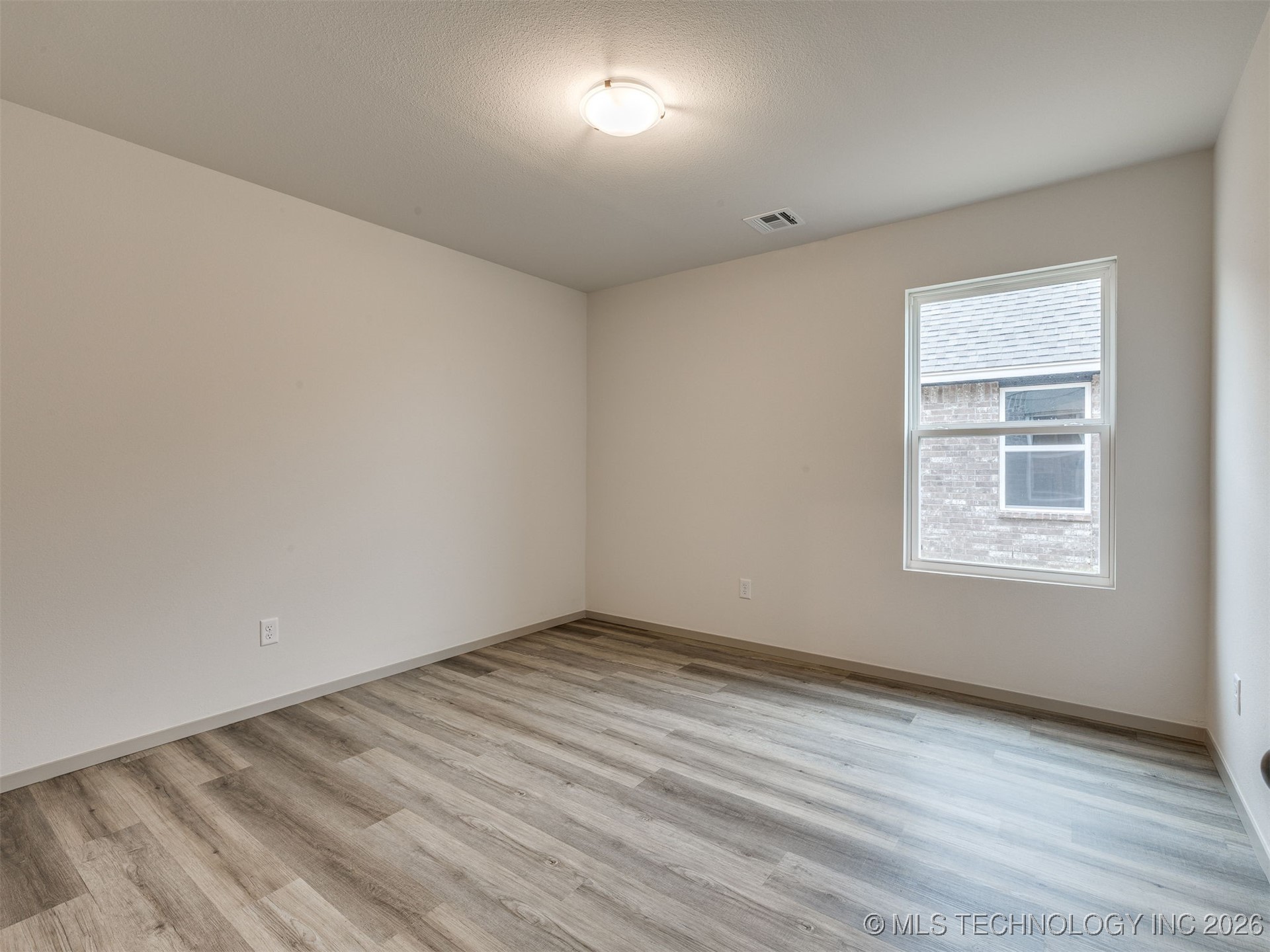 14757 S College Place Property Photo 9