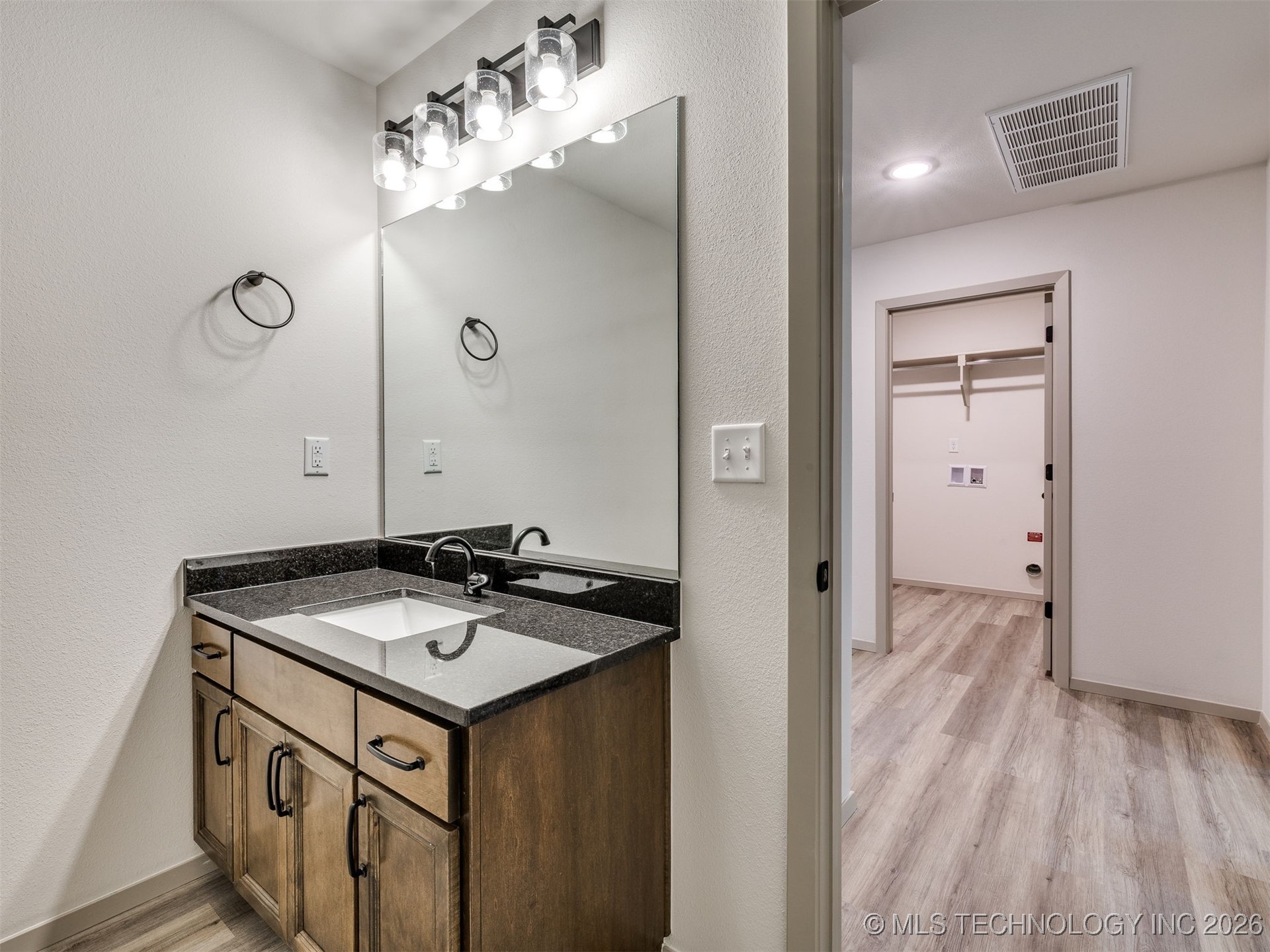 14757 S College Place Property Photo 11