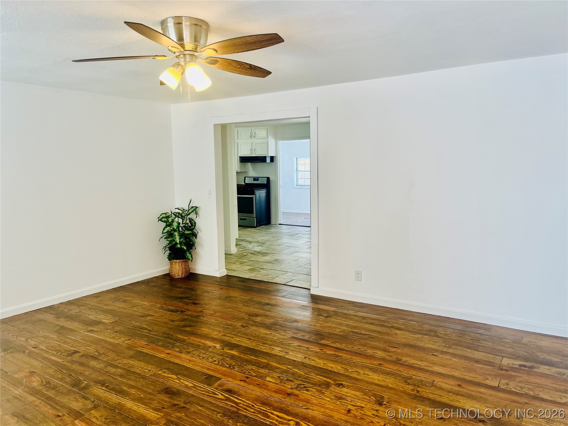 1805 S Osage Avenue Property Photo 4