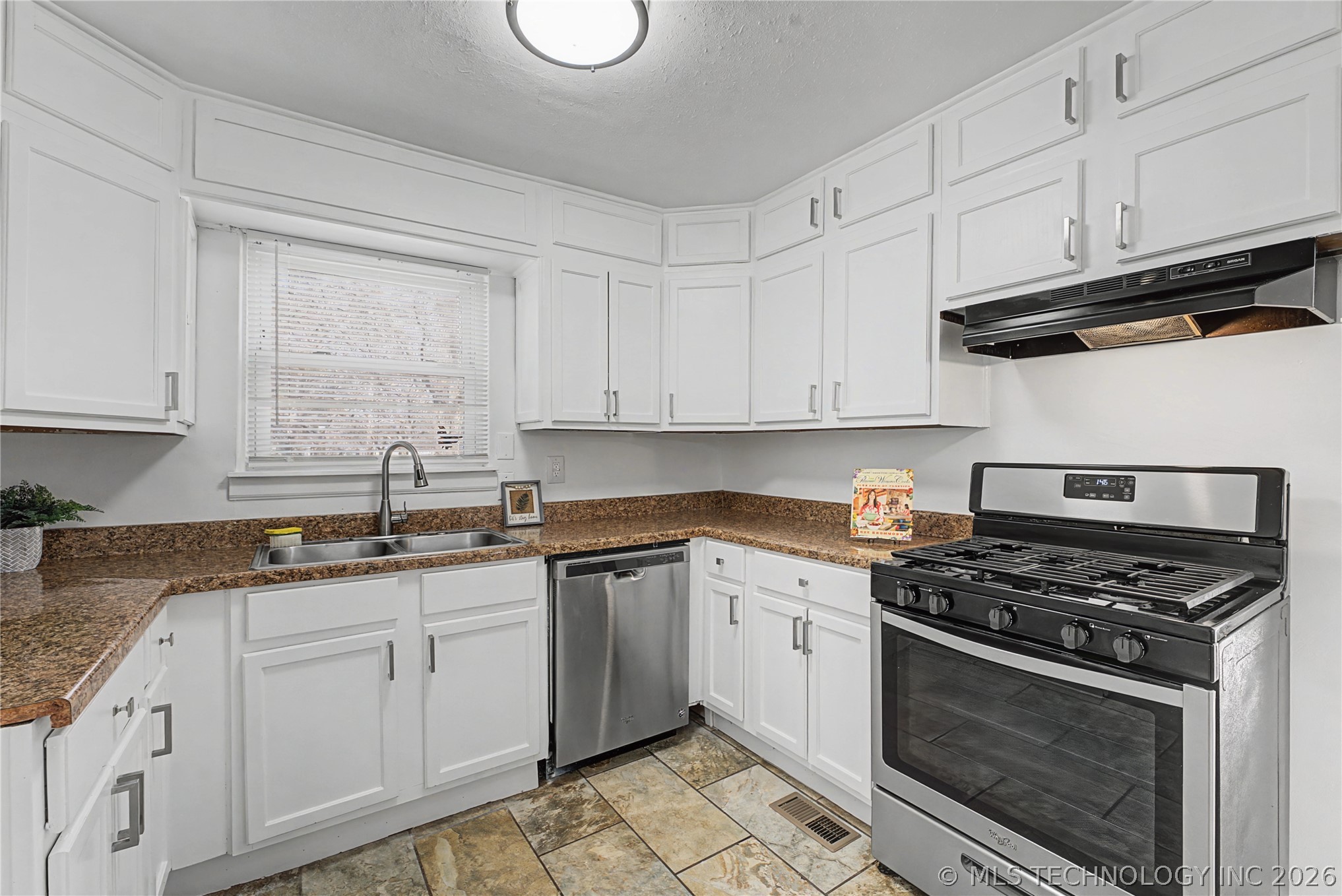 1805 S Osage Avenue Property Photo 8