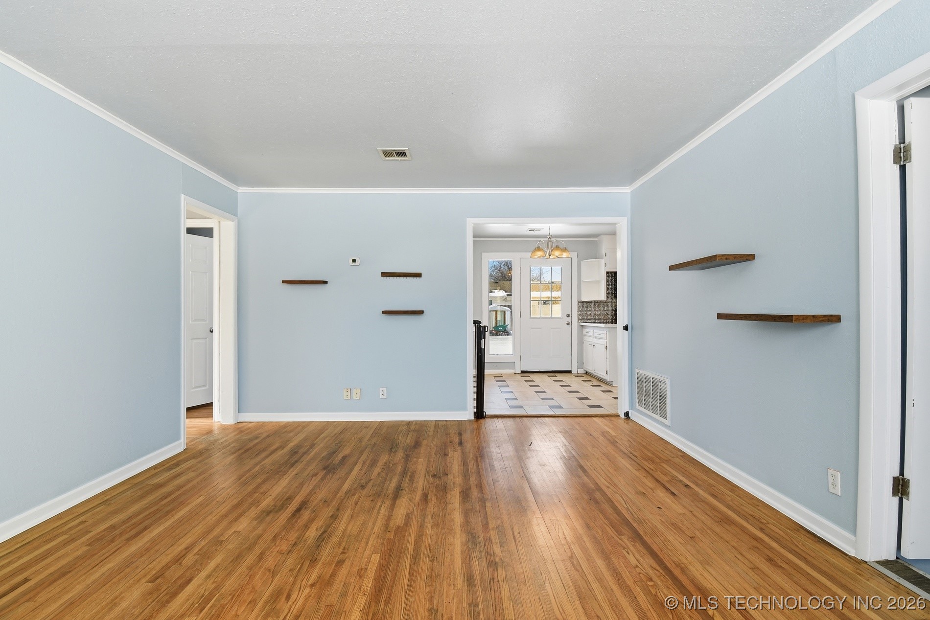 424 S 69th East Avenue Property Photo 4