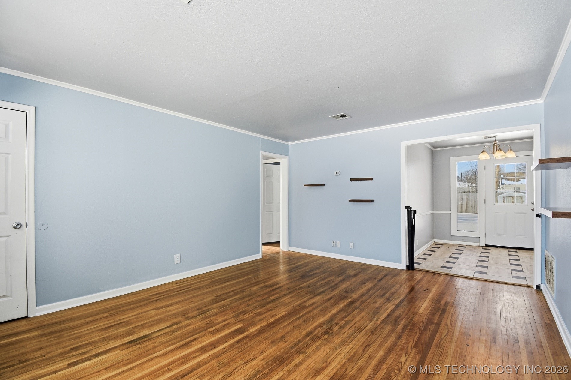 424 S 69th East Avenue Property Photo 5