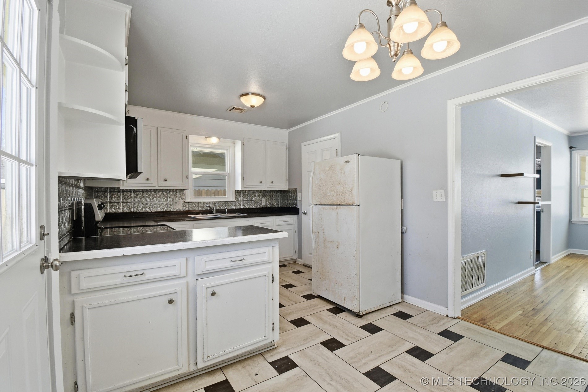 424 S 69th East Avenue Property Photo 13