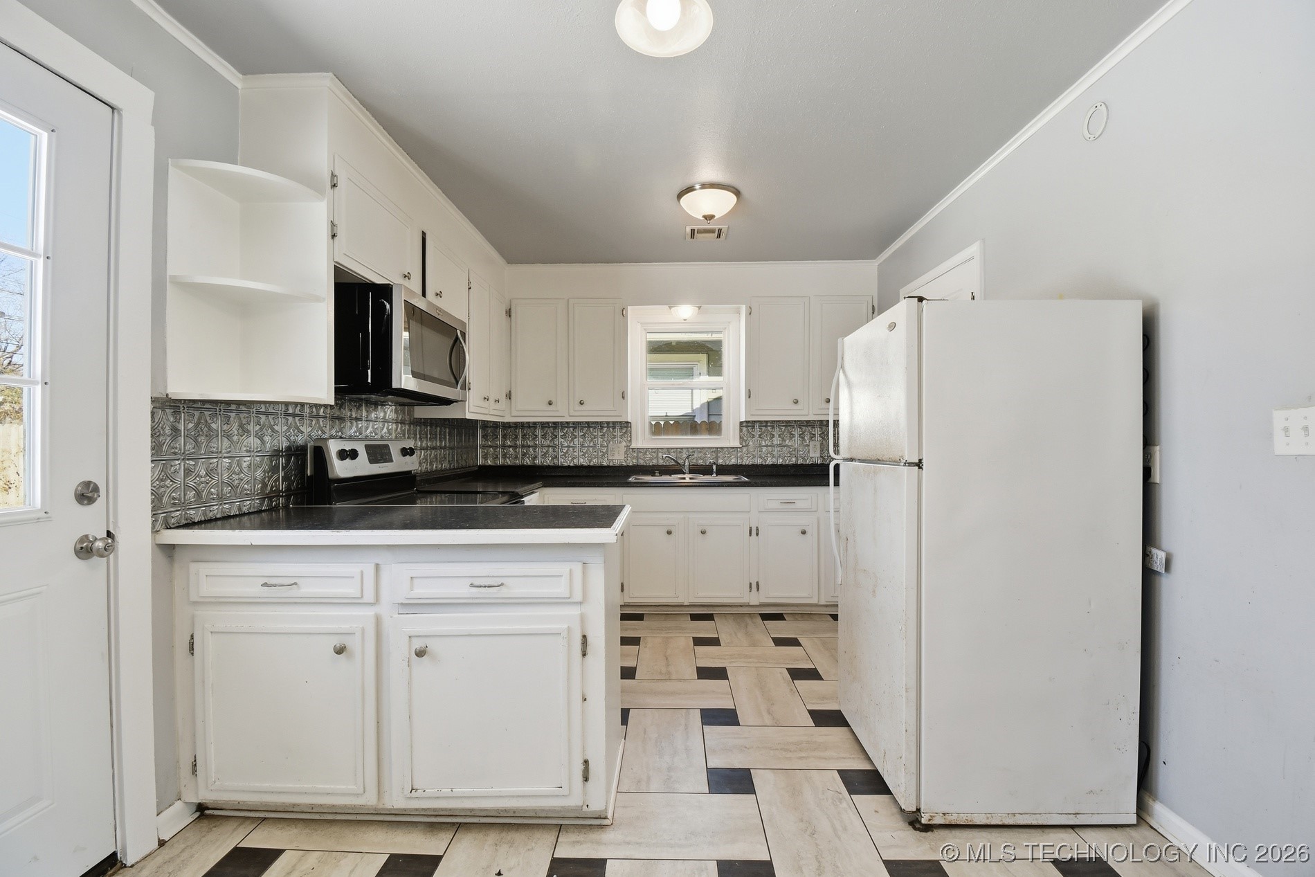 424 S 69th East Avenue Property Photo 16