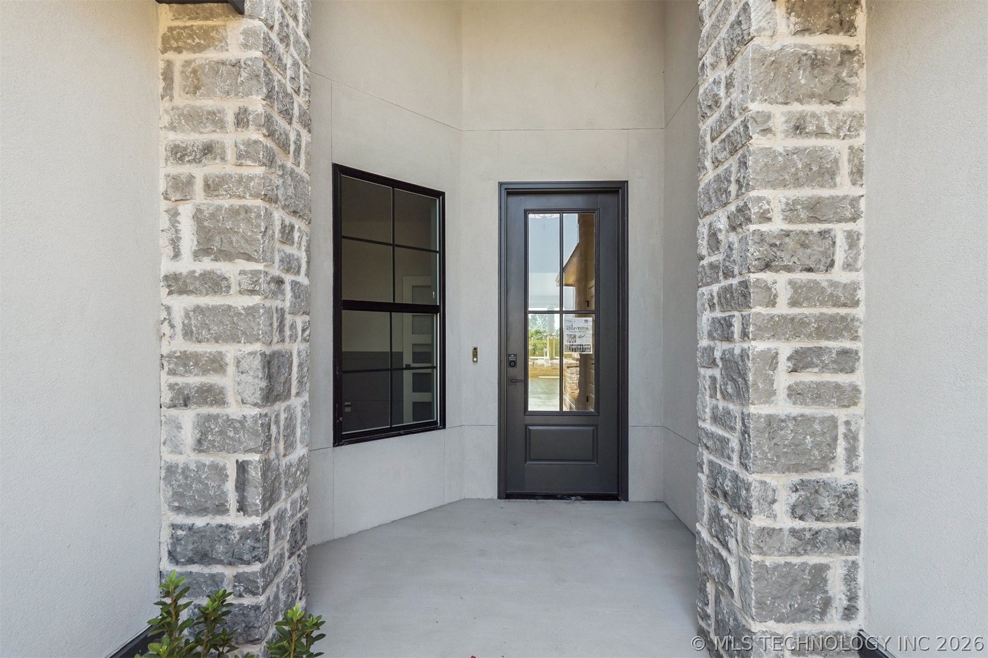 2722 E 134th Circle Property Photo 4