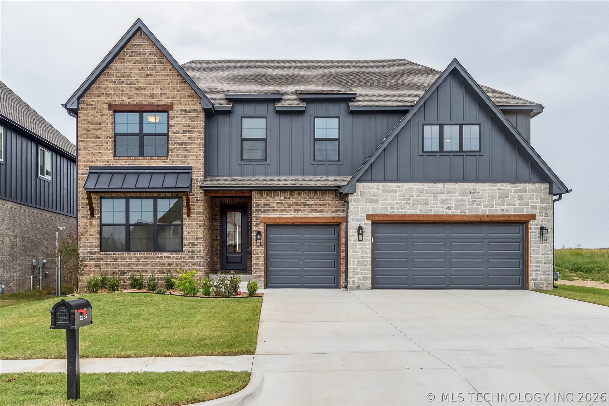 2325 E 134th Circle Property Photo 3