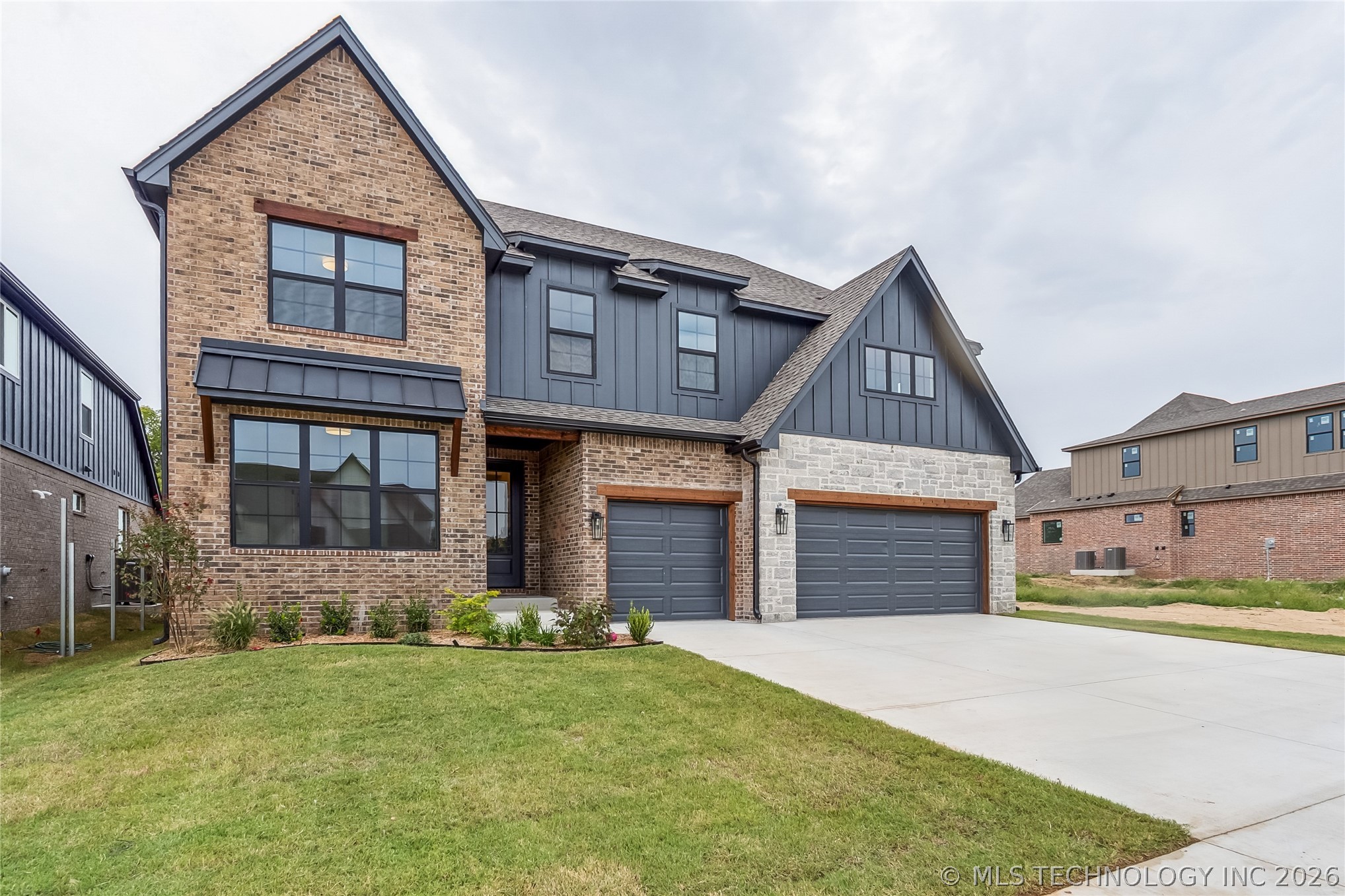 2325 E 134th Circle Property Photo 4