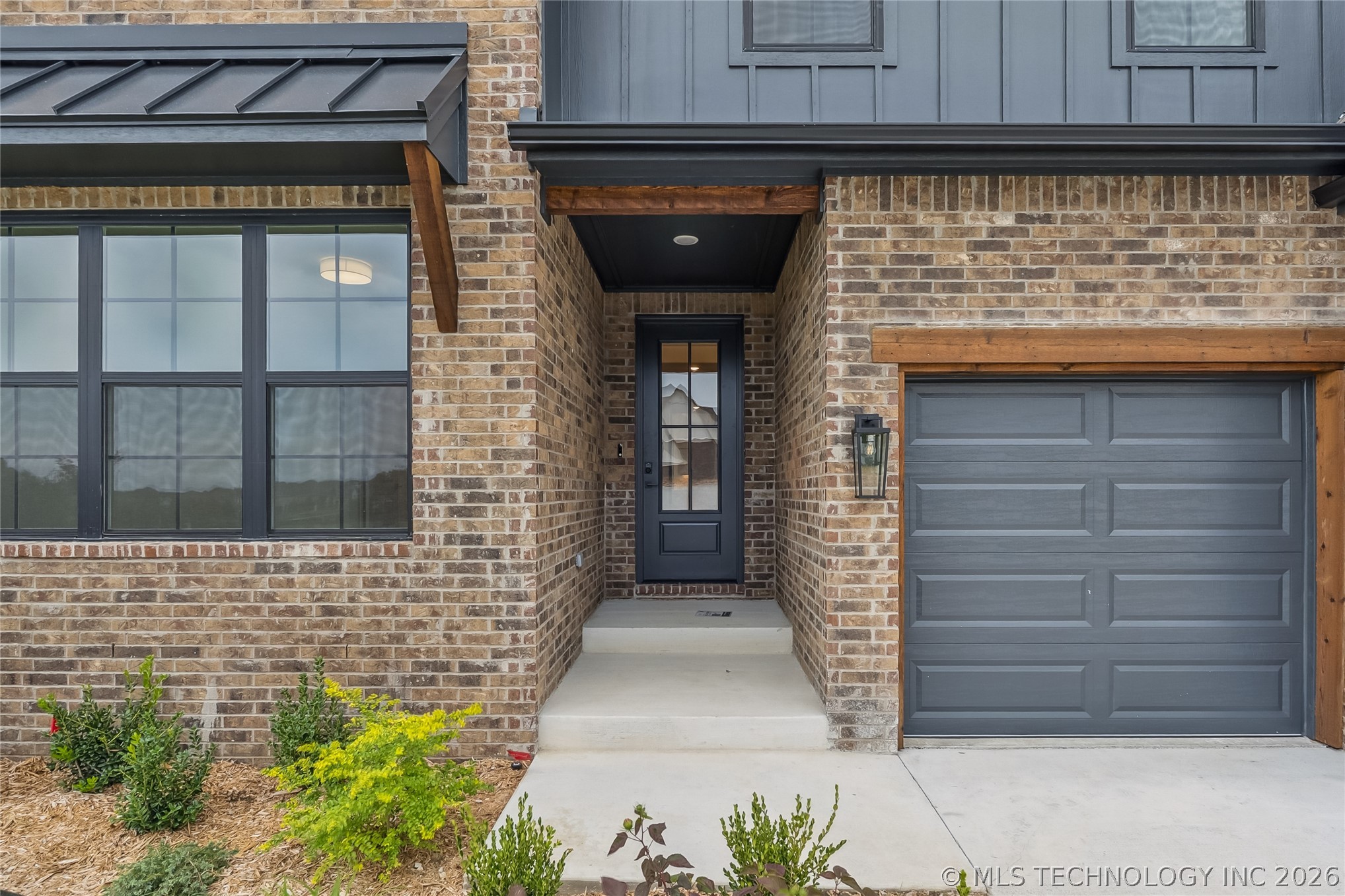 2325 E 134th Circle Property Photo 7