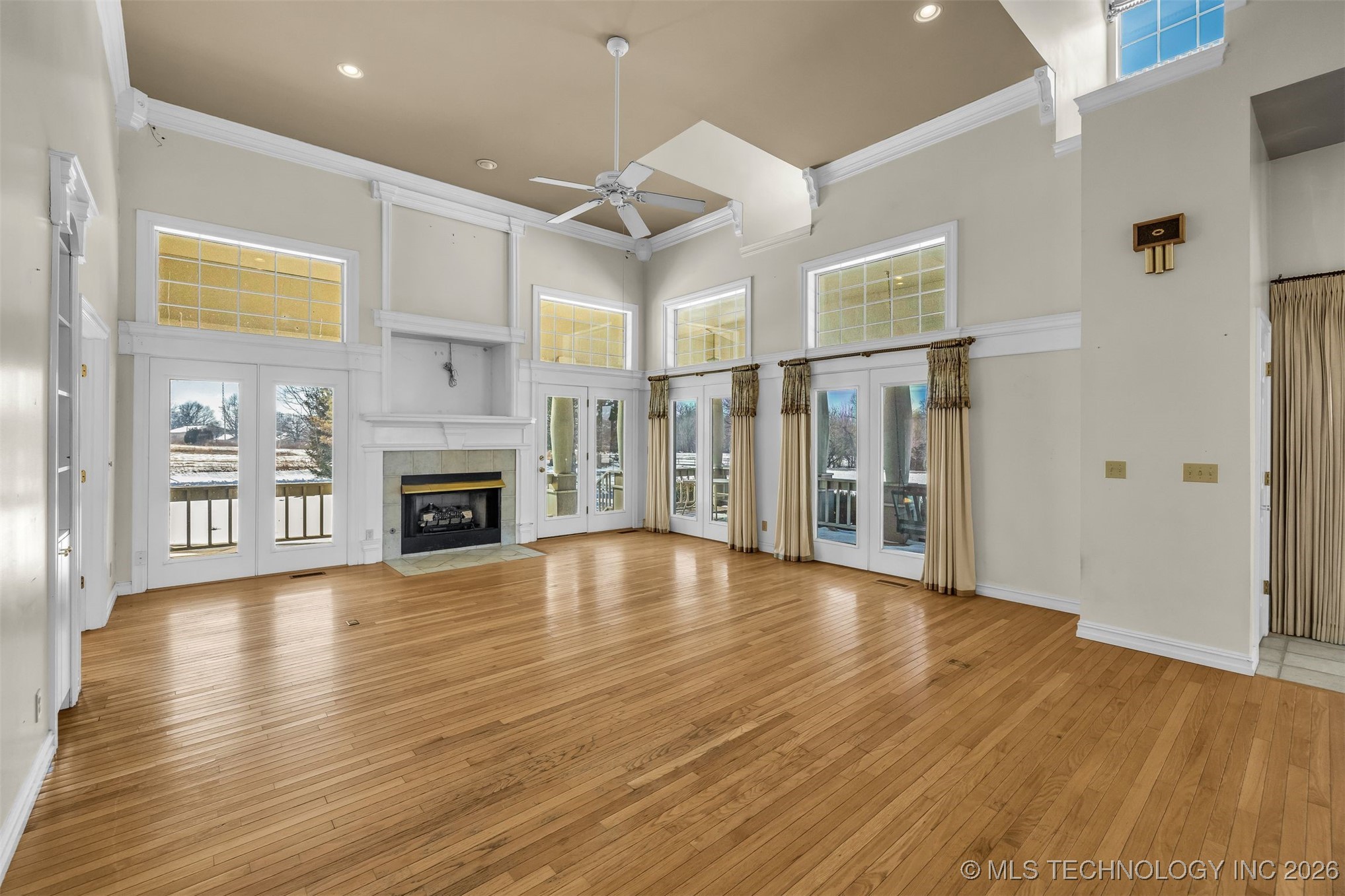 12315 S Garnett Road Property Photo 9