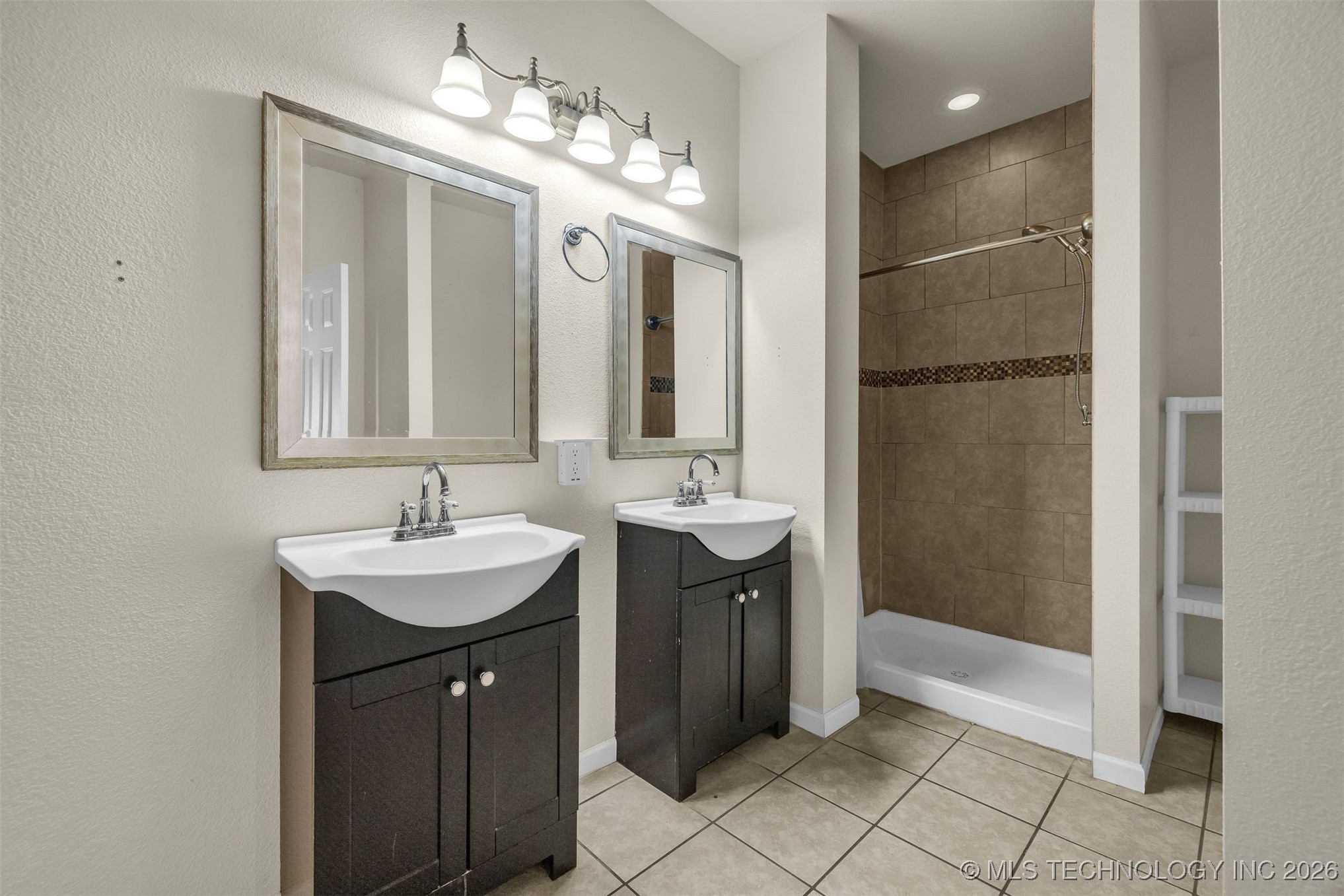 12315 S Garnett Road Property Photo 48