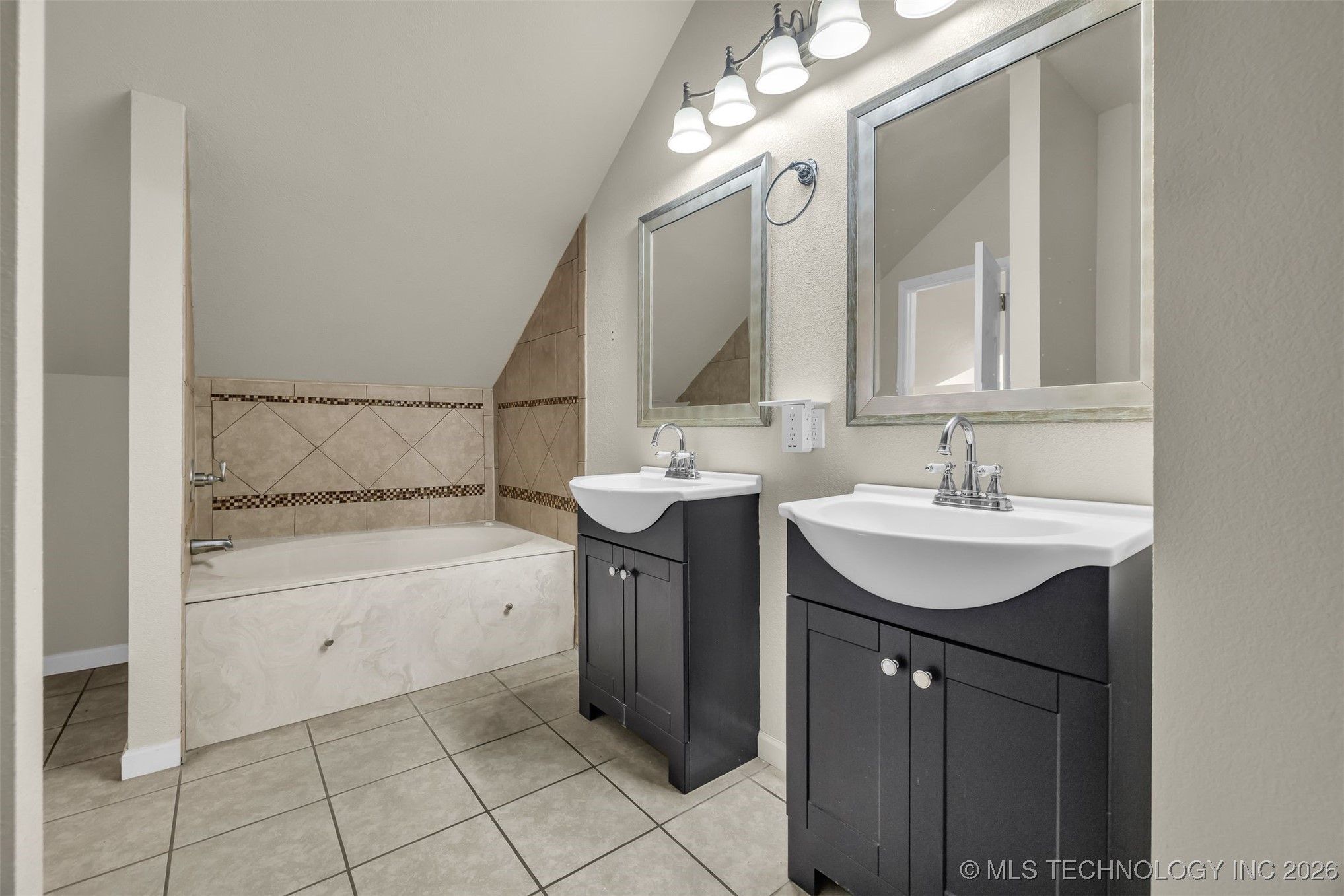 12315 S Garnett Road Property Photo 51