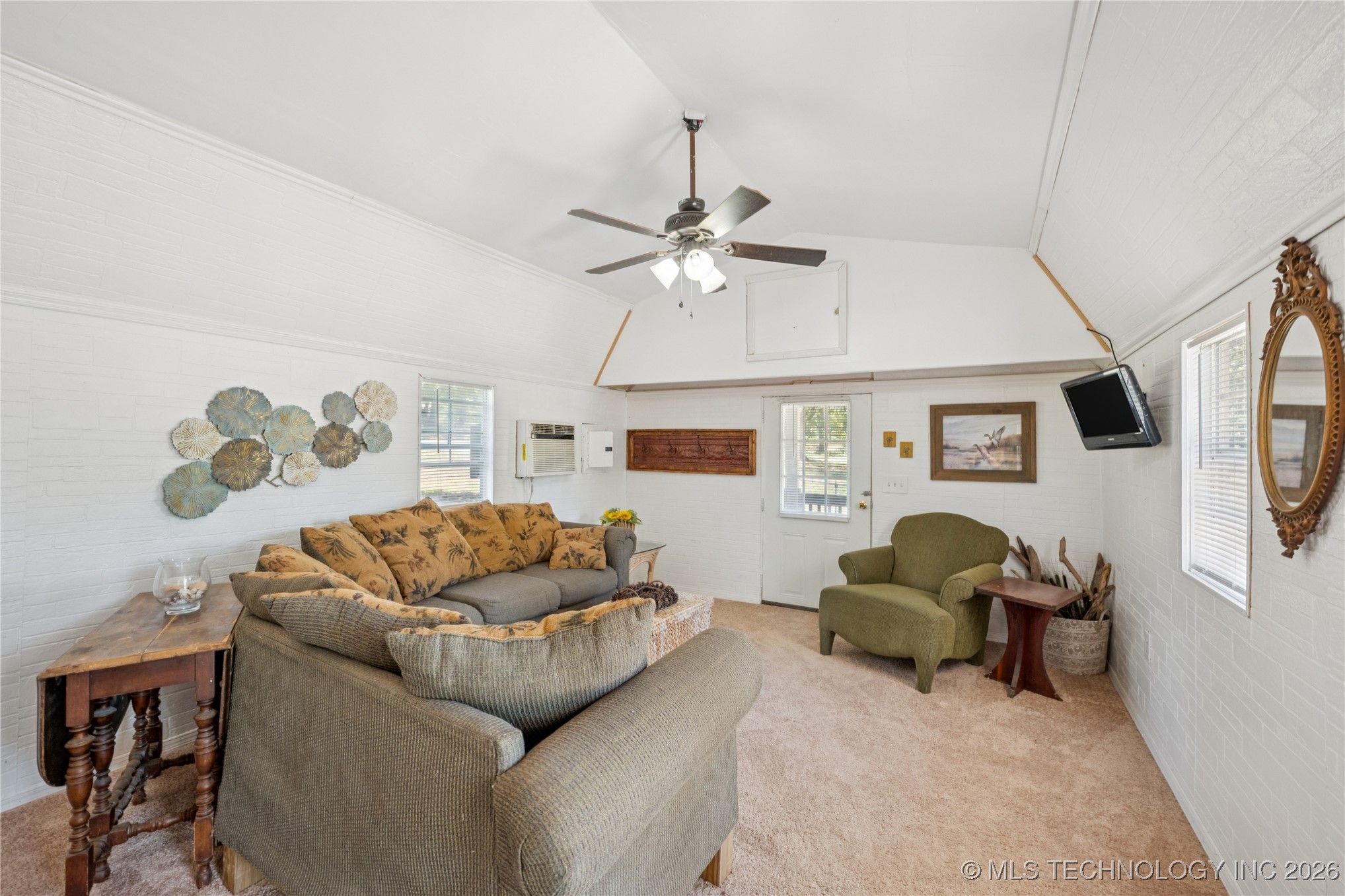 108285 Catfish Property Photo 6