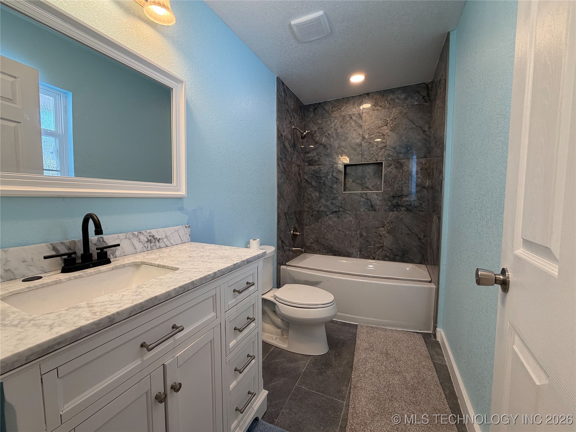 2505 Haskell Boulevard Property Photo 12