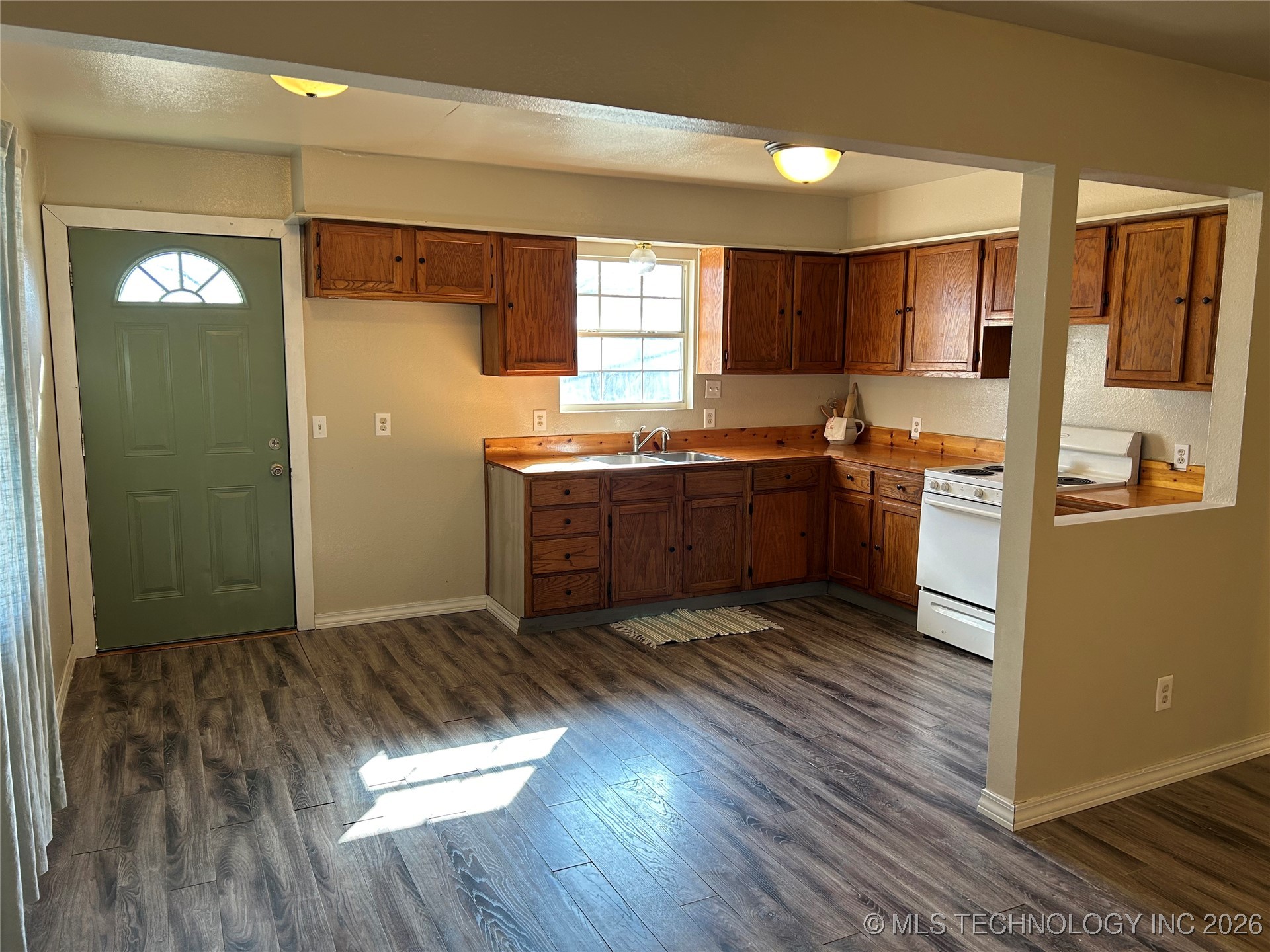 316 W Chickasaw Property Photo 3