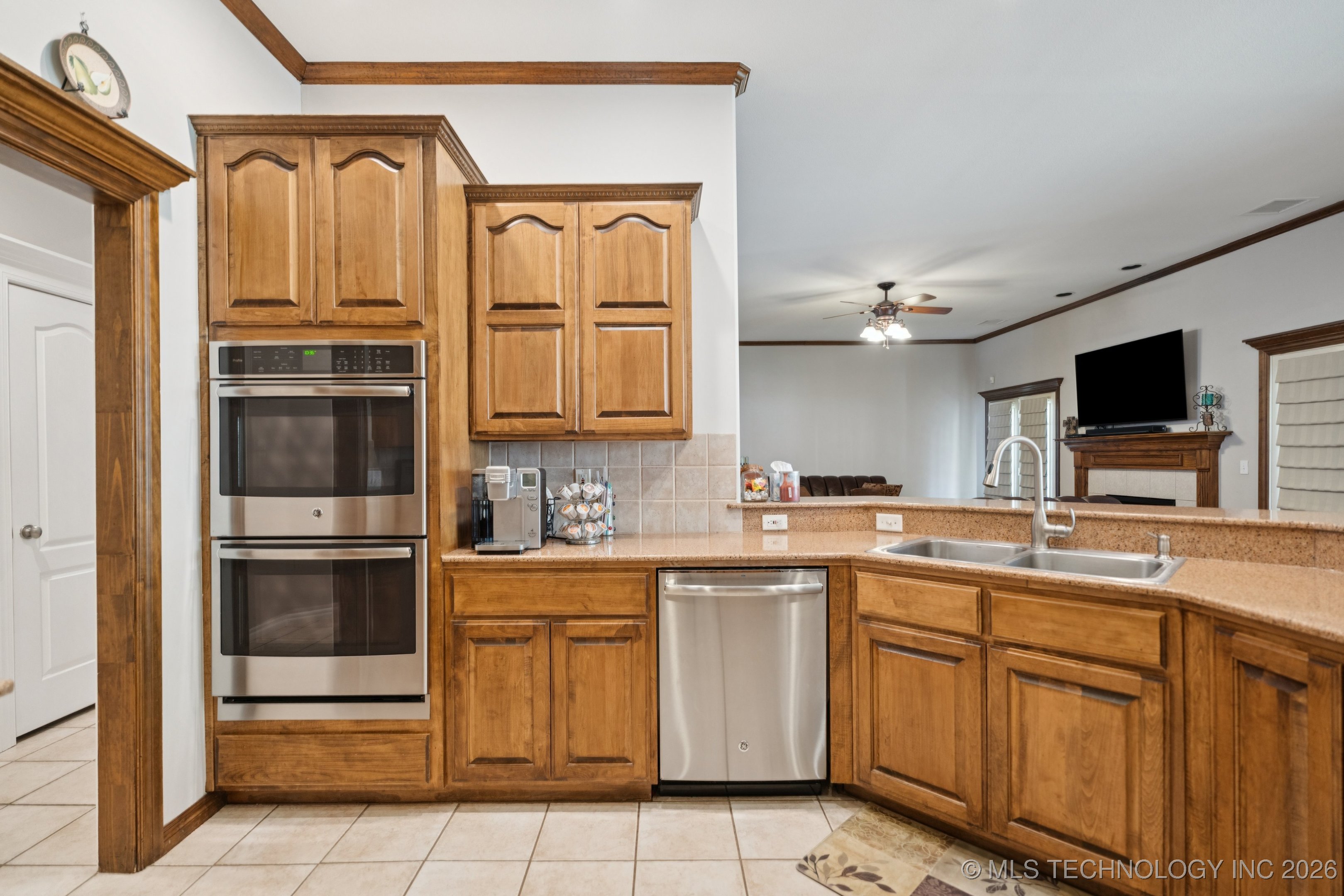 316 E 44th Street Property Photo 20