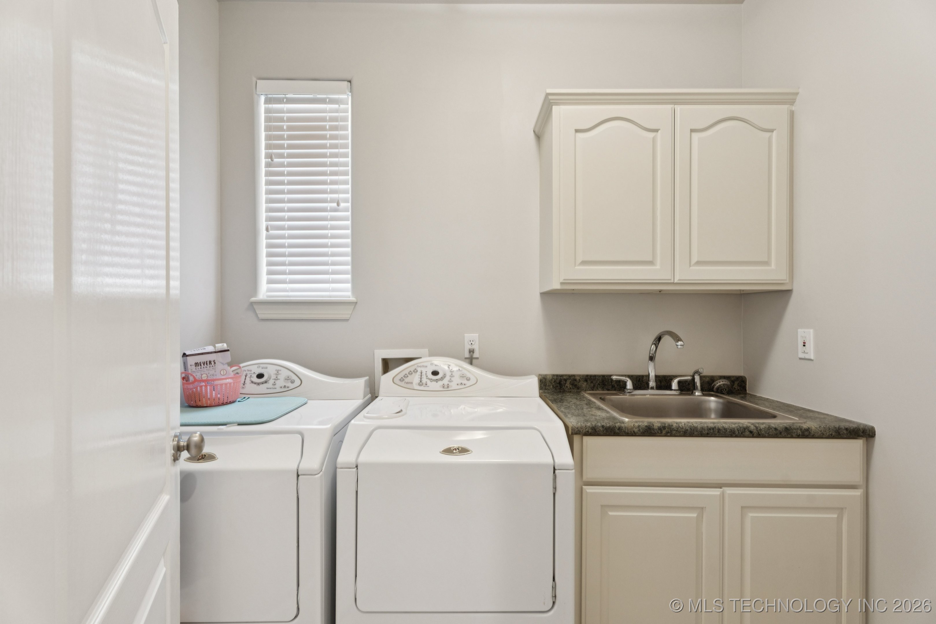 316 E 44th Street Property Photo 42