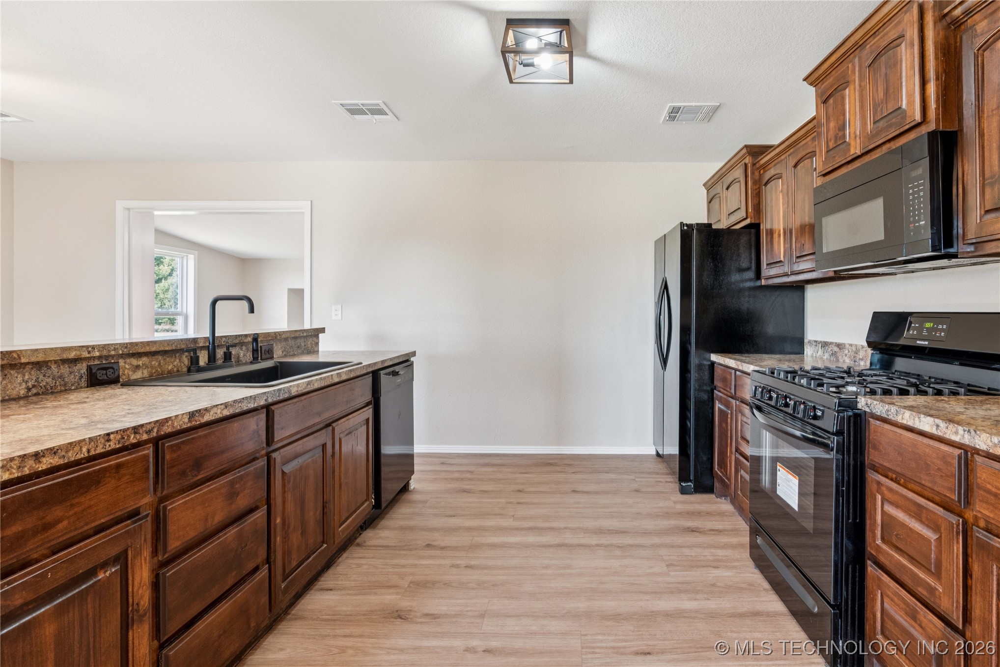 1915 S Lenapah Avenue Property Photo 7