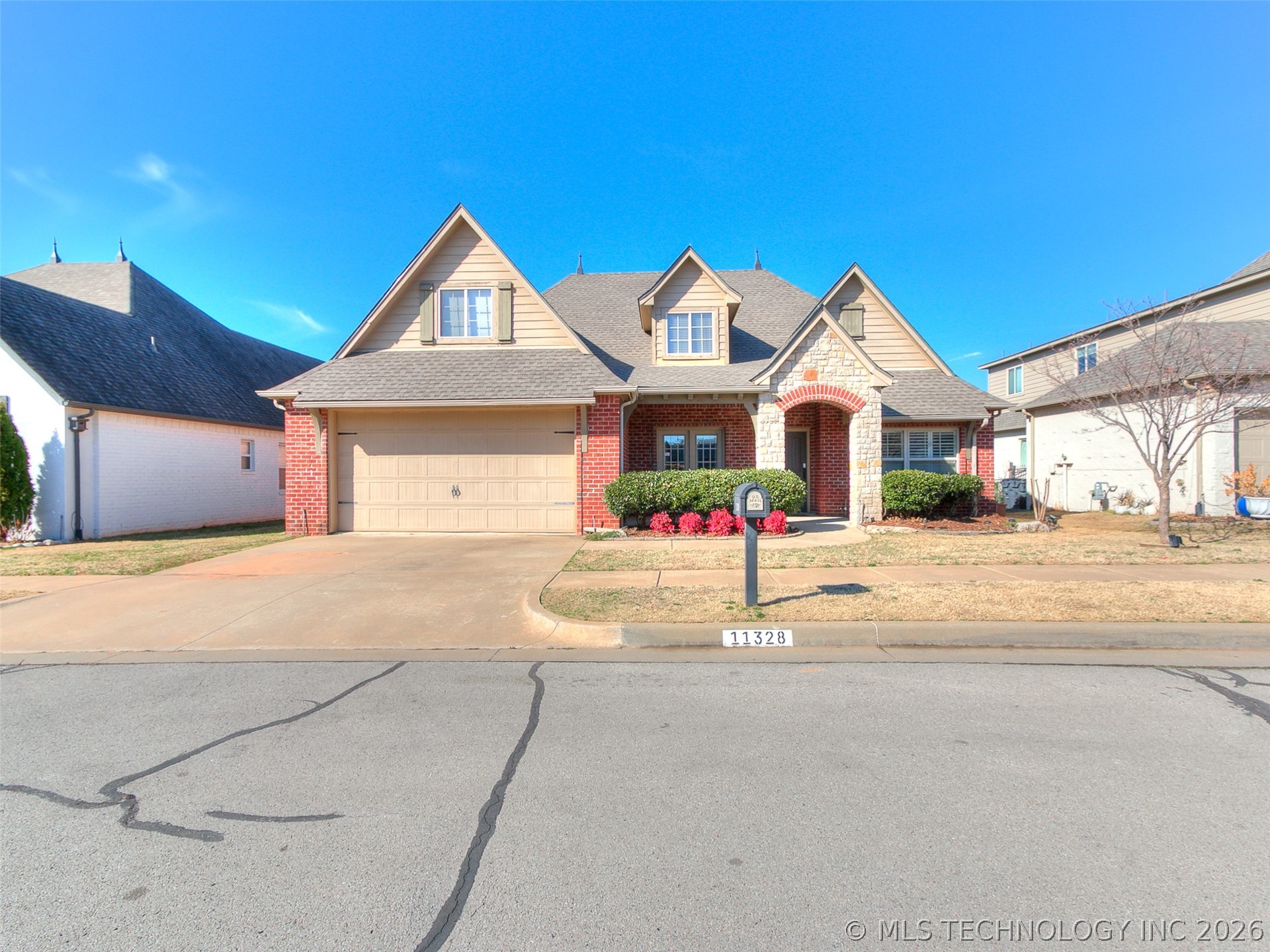 11328 S 75th Avenue E Property Photo 6