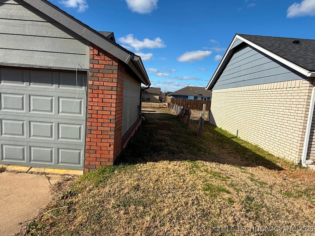 9924 N 44th East Avenue Property Photo 3